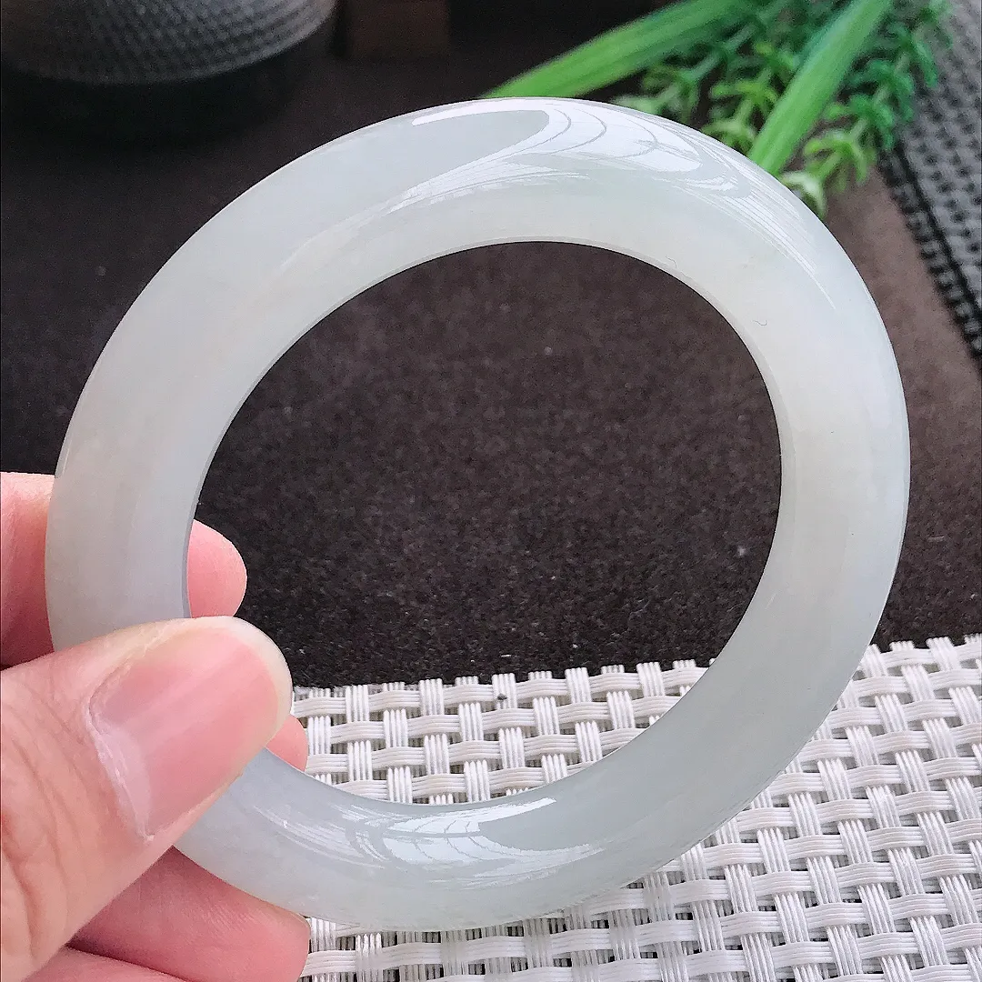 实拍A货翡翠56.5/11.7老坑冰纯起胶月光白胖圆条手镯翡翠玉镯子平安镯