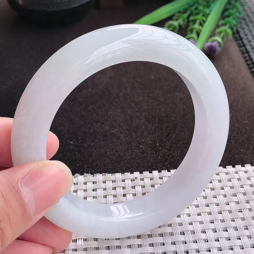 实拍A货翡翠58/12.8/10.6老坑冰纯起胶月光白手镯翡翠玉镯子平安镯