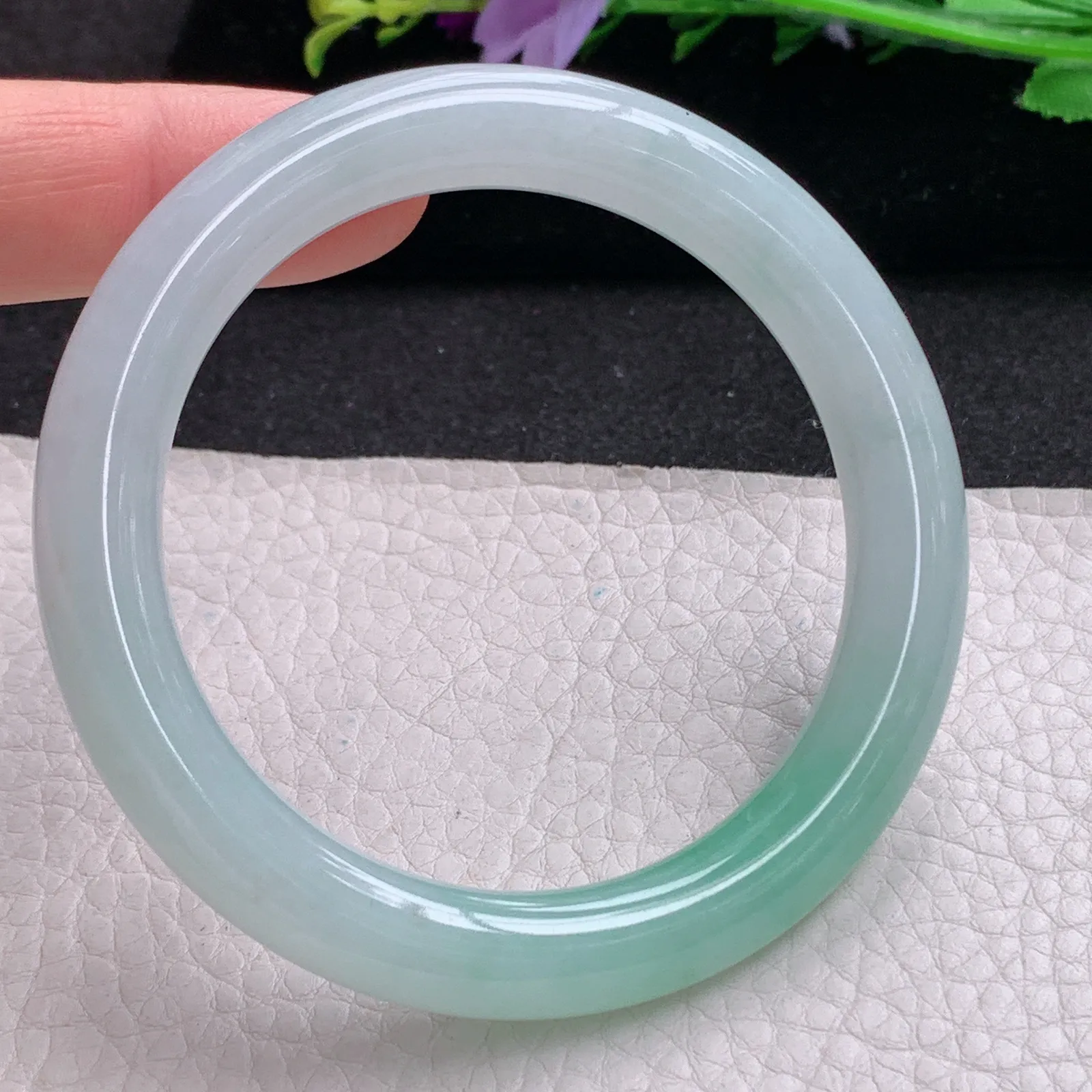 Hf实拍55.3*9.6缅甸翡翠手镯双彩半山半水圆镯浅绿圆条玉镯福镯