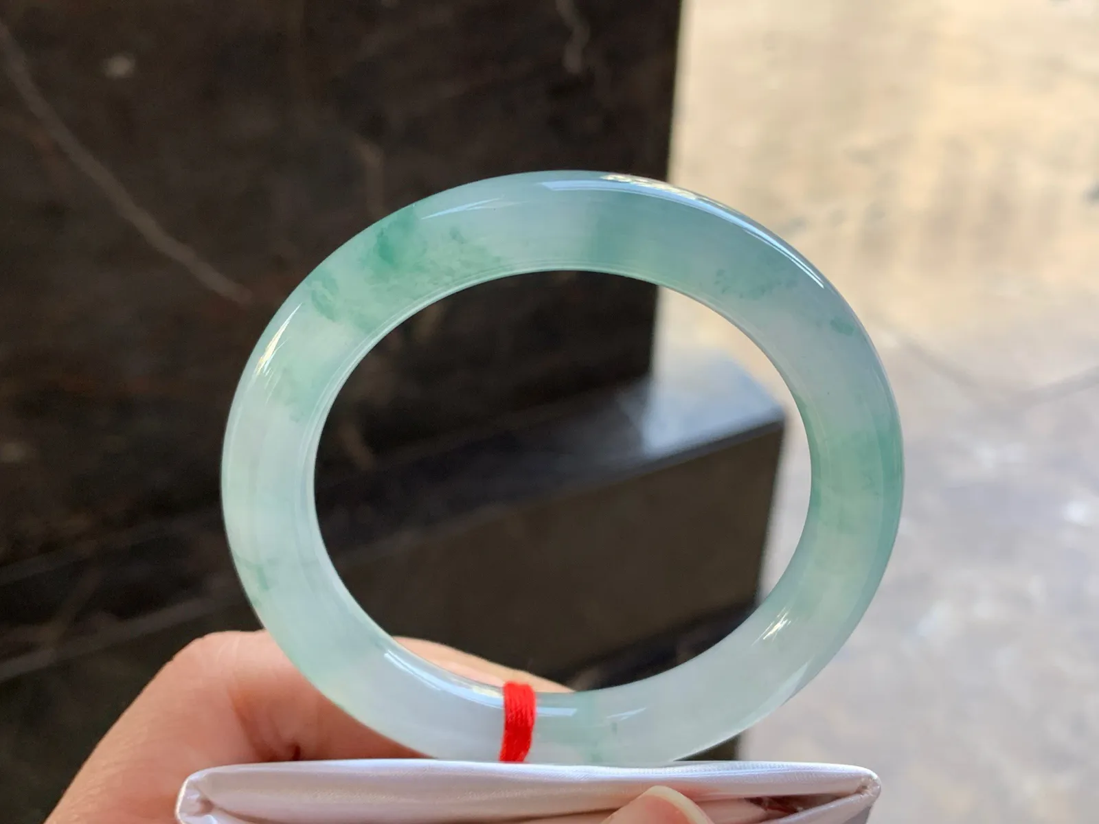 54-9.6

飘花圆条手镯^_^清新