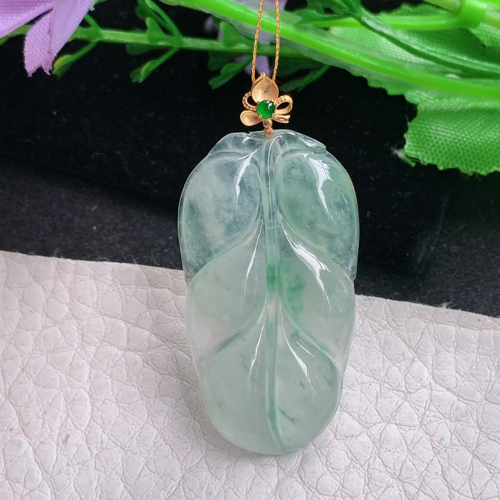 ws实拍36.8*21*3.8缅甸翡翠精雕清新冰飘绿花叶子 金枝玉叶玉吊坠 玉挂件