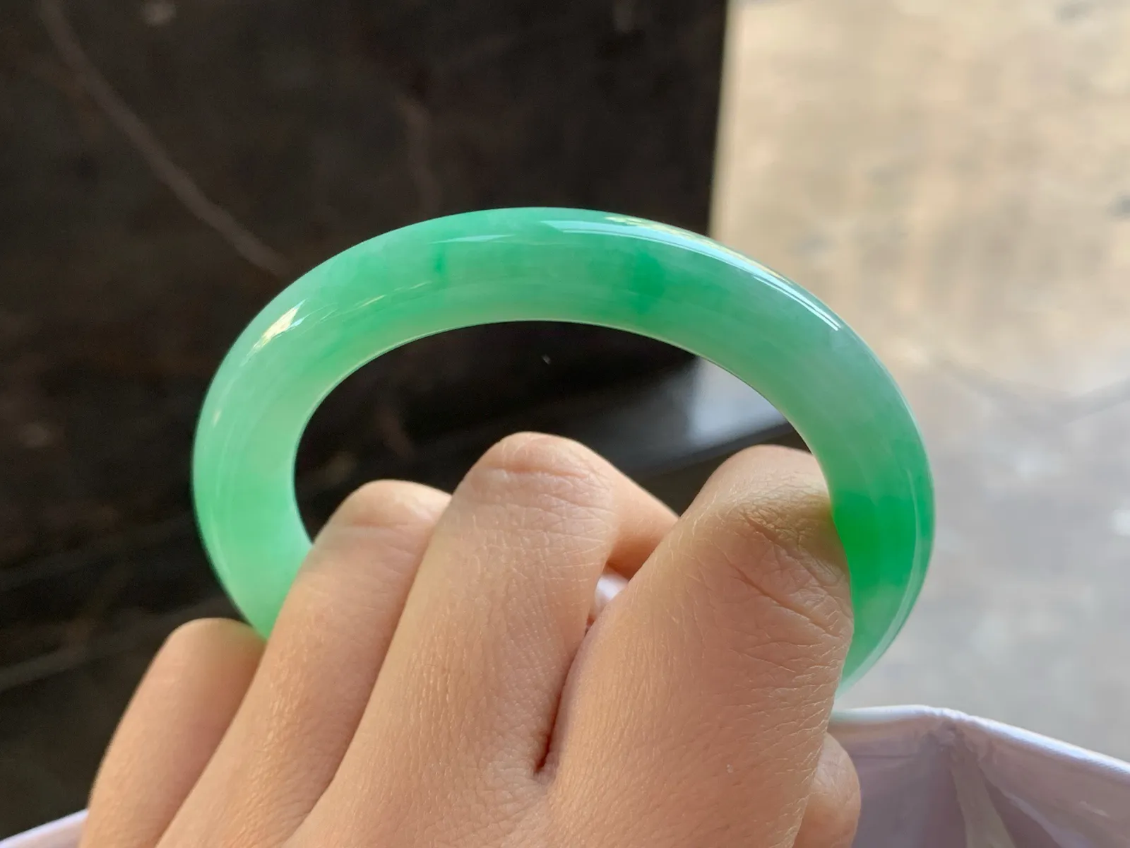 52.5-9.5

绿色圆条手镯^_^色阳 细腻