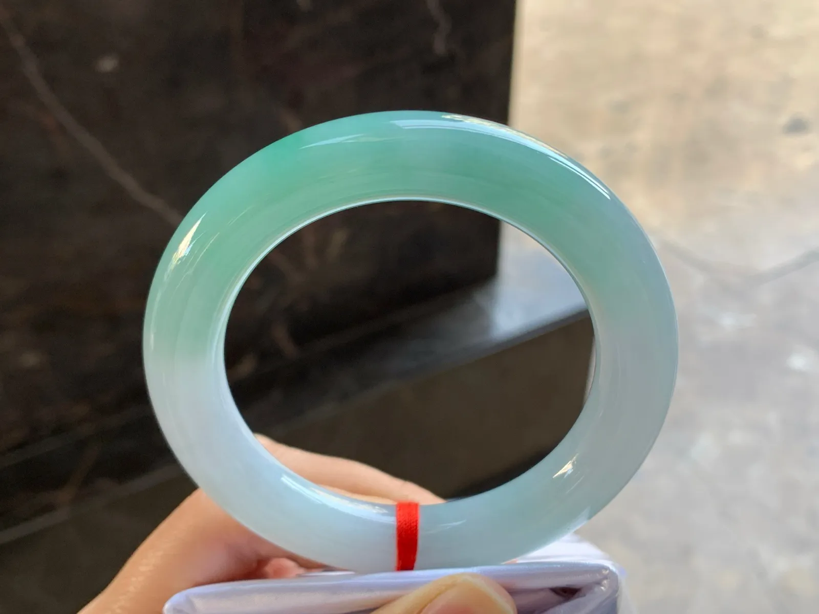 57-12

蓝底圆条手镯^_^细腻