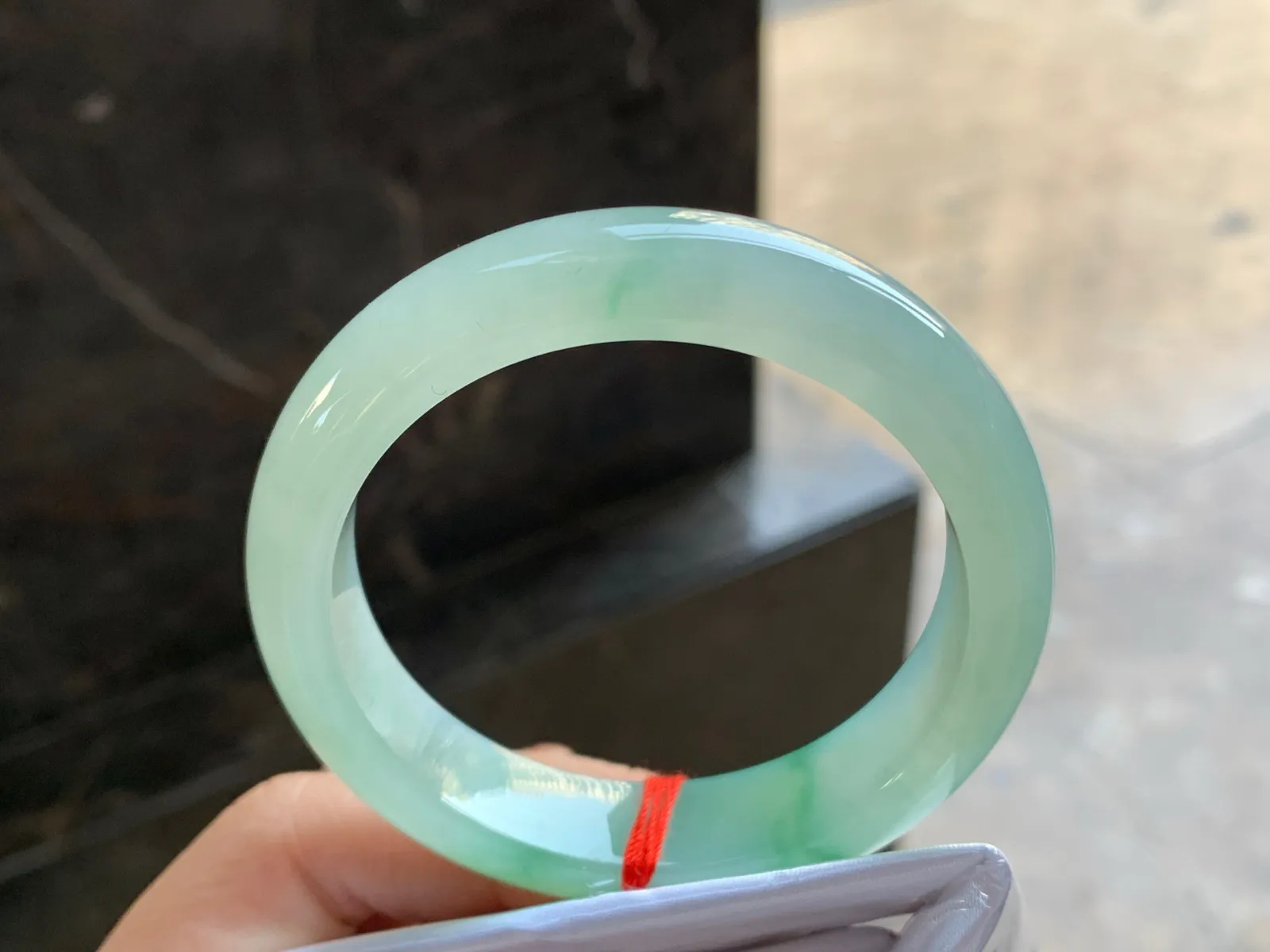 53-12.9-8.4

绿花手镯^_^玉质温润