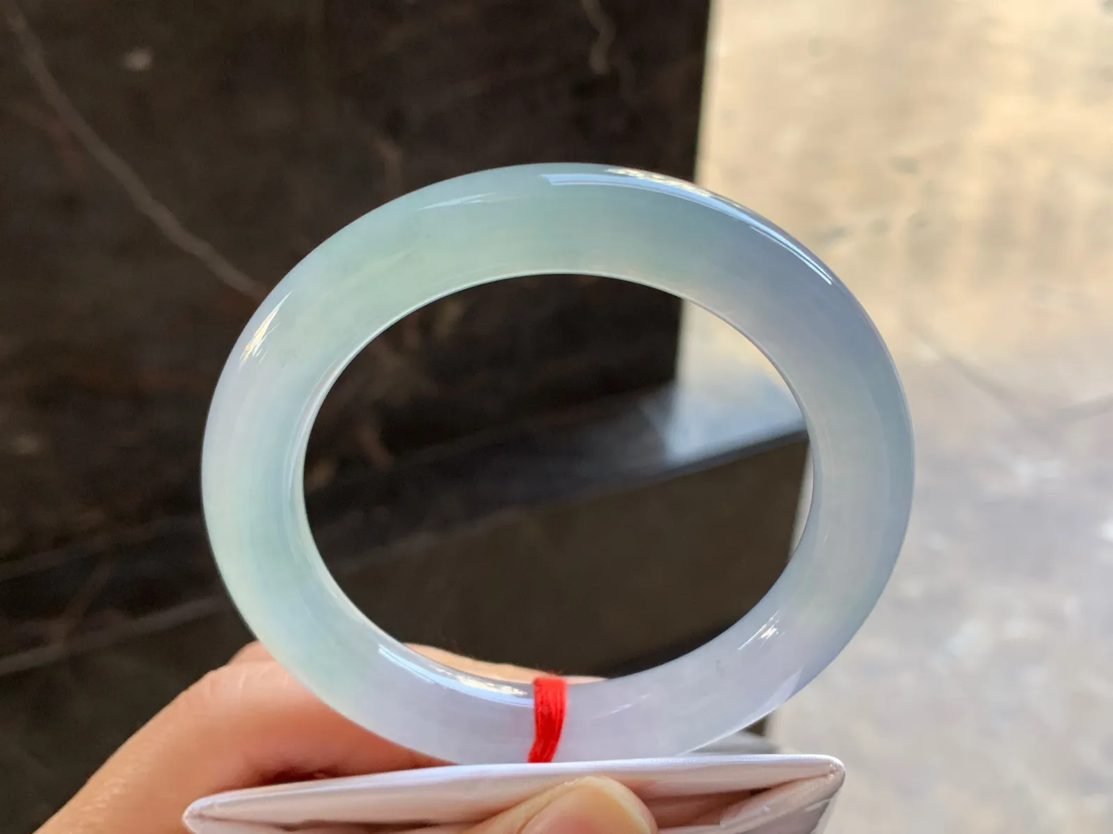 56-10.3

冰种淡春彩圆条手镯^_^冰透 清新