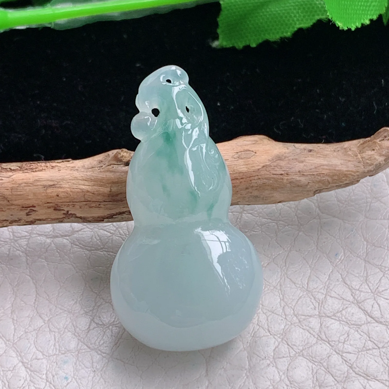 lz实拍36.8*19.8*12.5缅甸翡翠精雕冰飘花饱满葫芦吊坠 玉挂坠