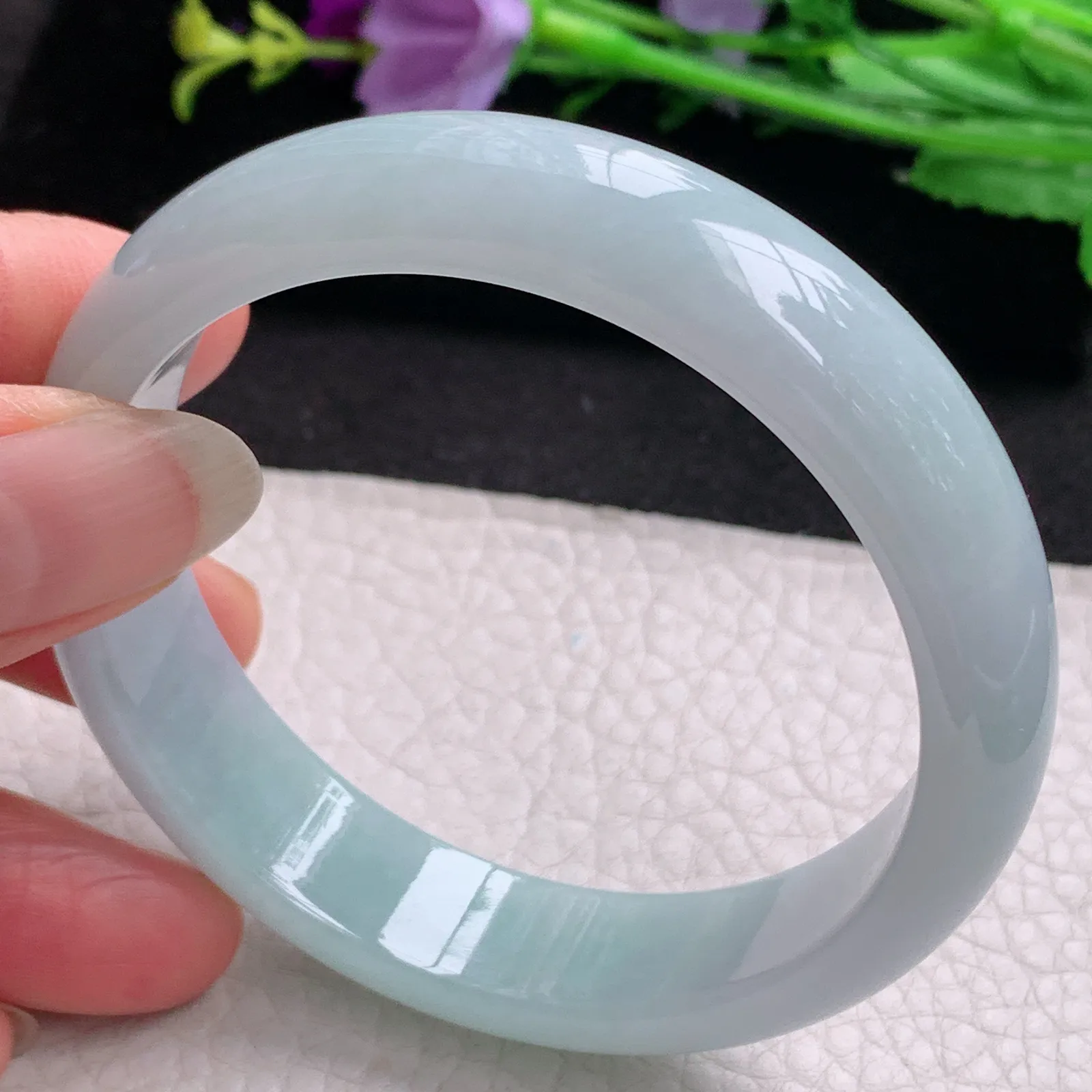 nr实拍57.5*14.2*7缅甸翡翠a货玉手镯飘浅绿胶感正圈平安镯宽版玉手环