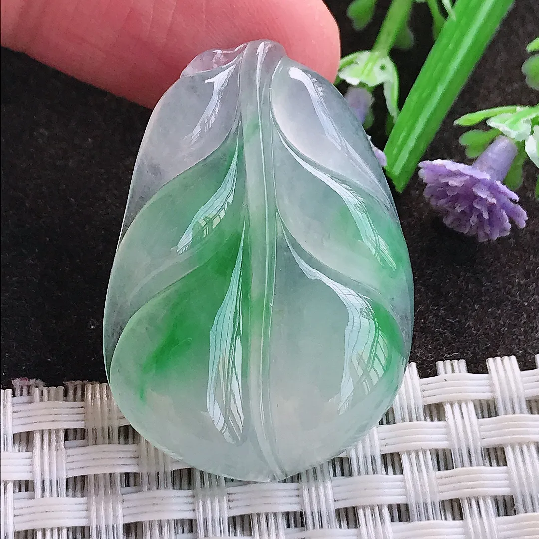 实拍A货翡翠34.9/24.6/5.8老坑冰种果冻胶冰阳绿叶子吊坠翡翠玉牌挂件