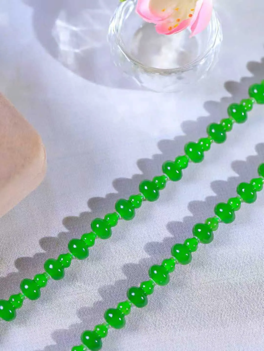 【福禄.挂链】

精品和田玉碧玉葫芦挂链，玉质细腻油润，造型饱满圆润，手感上佳。精工雕刻，葫芦取其谐音福禄，寓意子孙万代，葫芦通“福禄”，祈福平安，福禄齐康，静心洗凡尘。尺寸取一9.7-8mm 重35.8克 23102469A