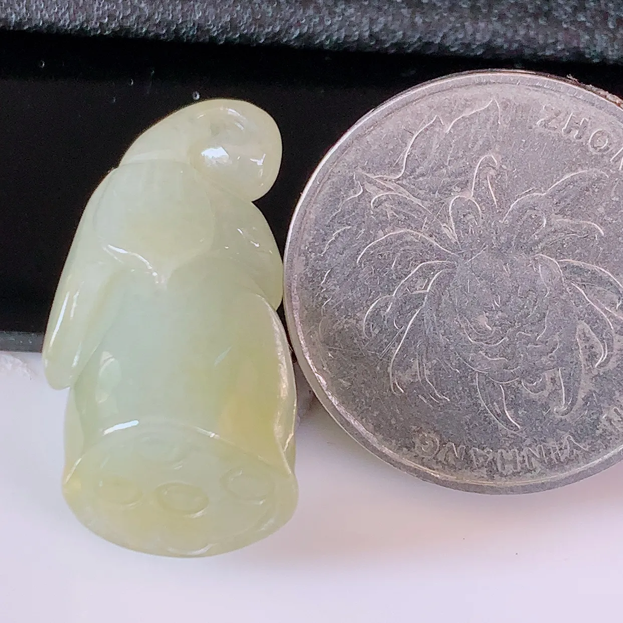 自然光实拍，冰润黄翡翡翠招财莲蓬吊坠，水润精细，寓意路路都通，有着促进事业有运！#60.25