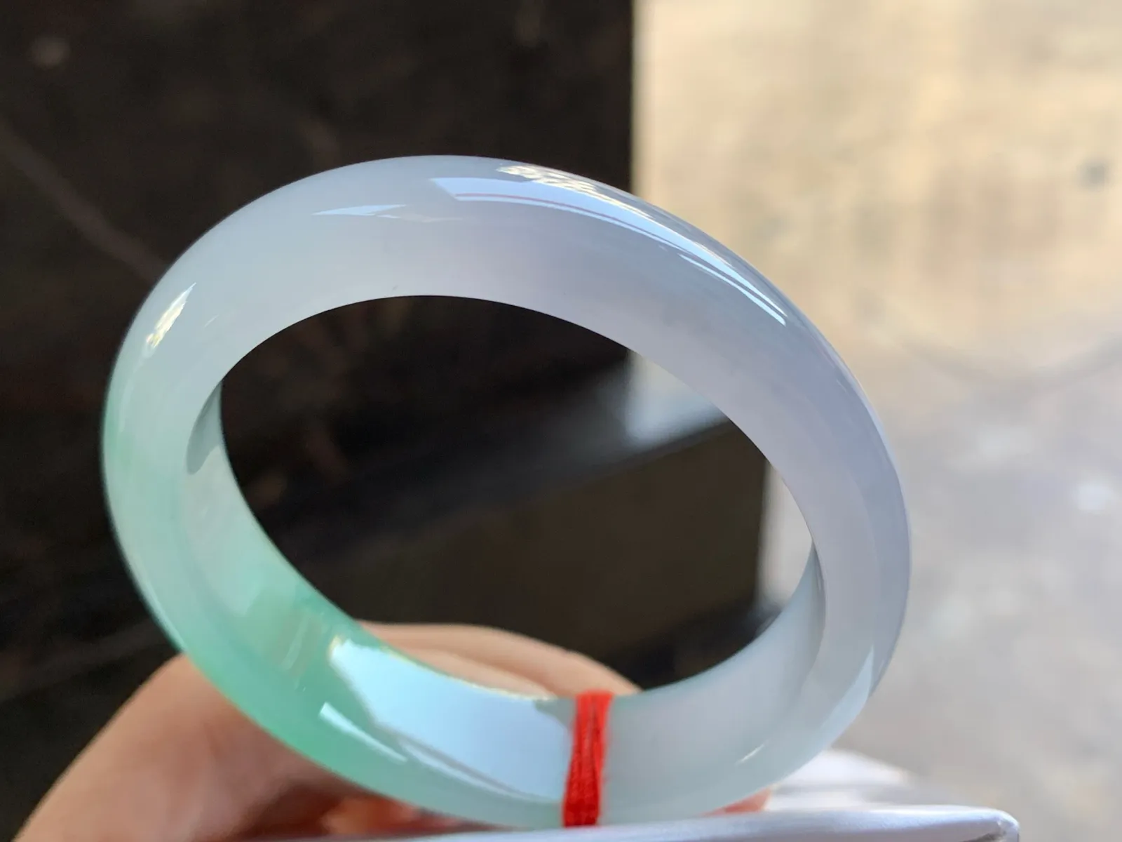 53.5-13.5-7.6

冰绿贵妃手镯^_^清新 正圈51 52可以带