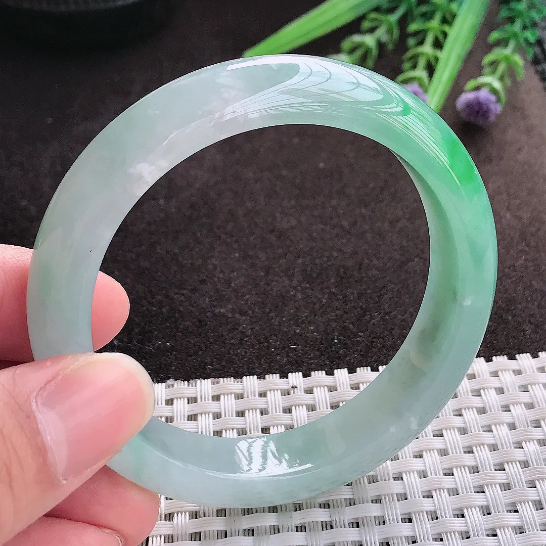 实拍A货翡翠55/12.6/8.3老坑冰胶水灵飘阳绿手镯翡翠玉镯子平安镯