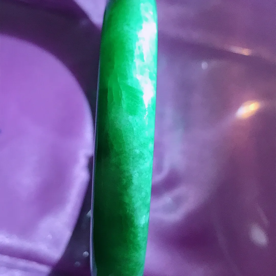 实拍A货翡翠54/10.8/10.4老坑精美满绿辣阳绿圆条手镯翡翠玉镯子平安镯