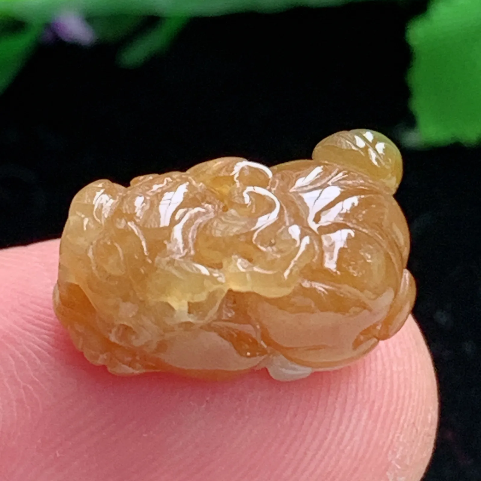 lz实拍16.5*10*8缅甸翡翠精雕冰黄双彩小貔貅吊坠 招财玉坠