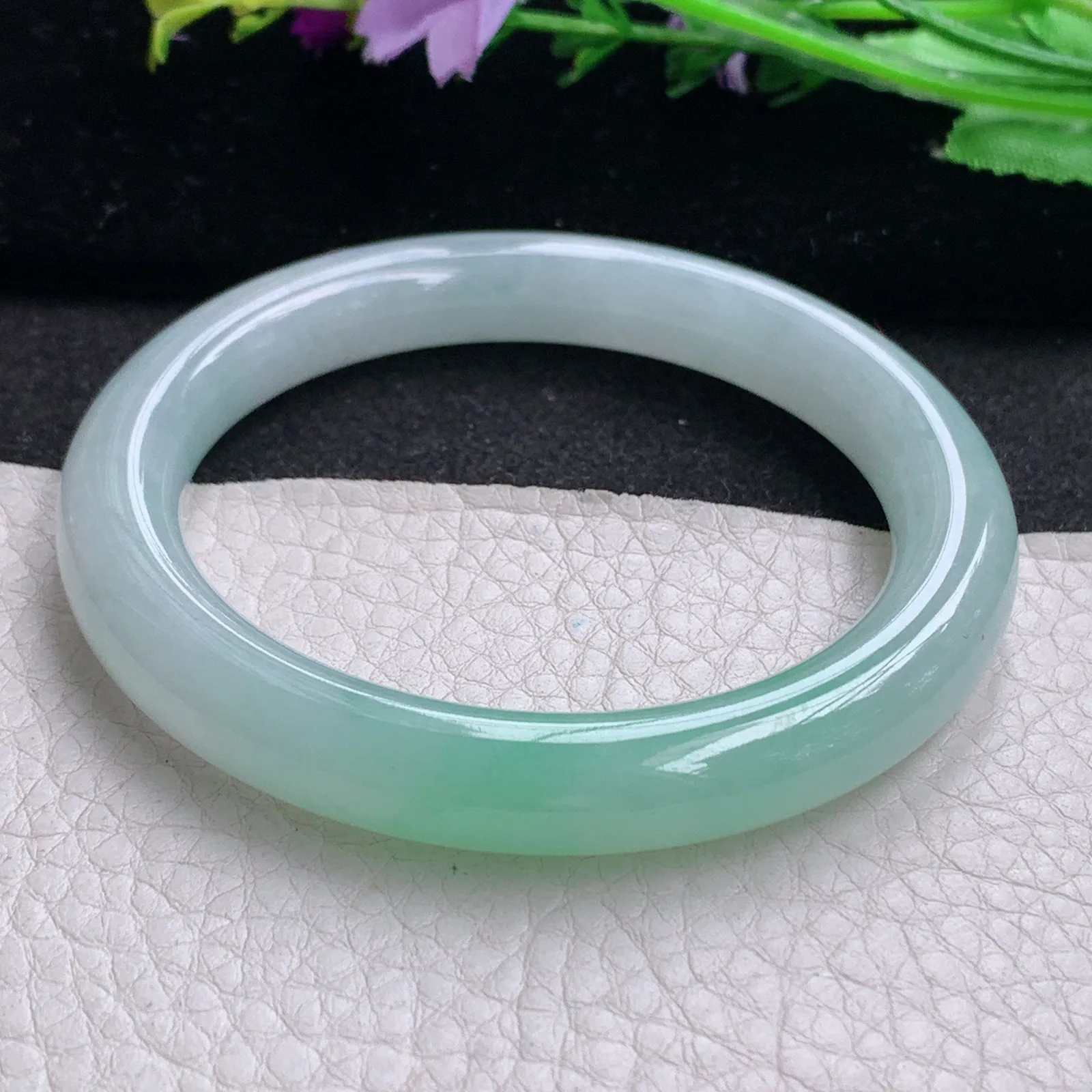 Hf实拍55.3*9.6缅甸翡翠手镯双彩半山半水圆镯浅绿圆条玉镯福镯