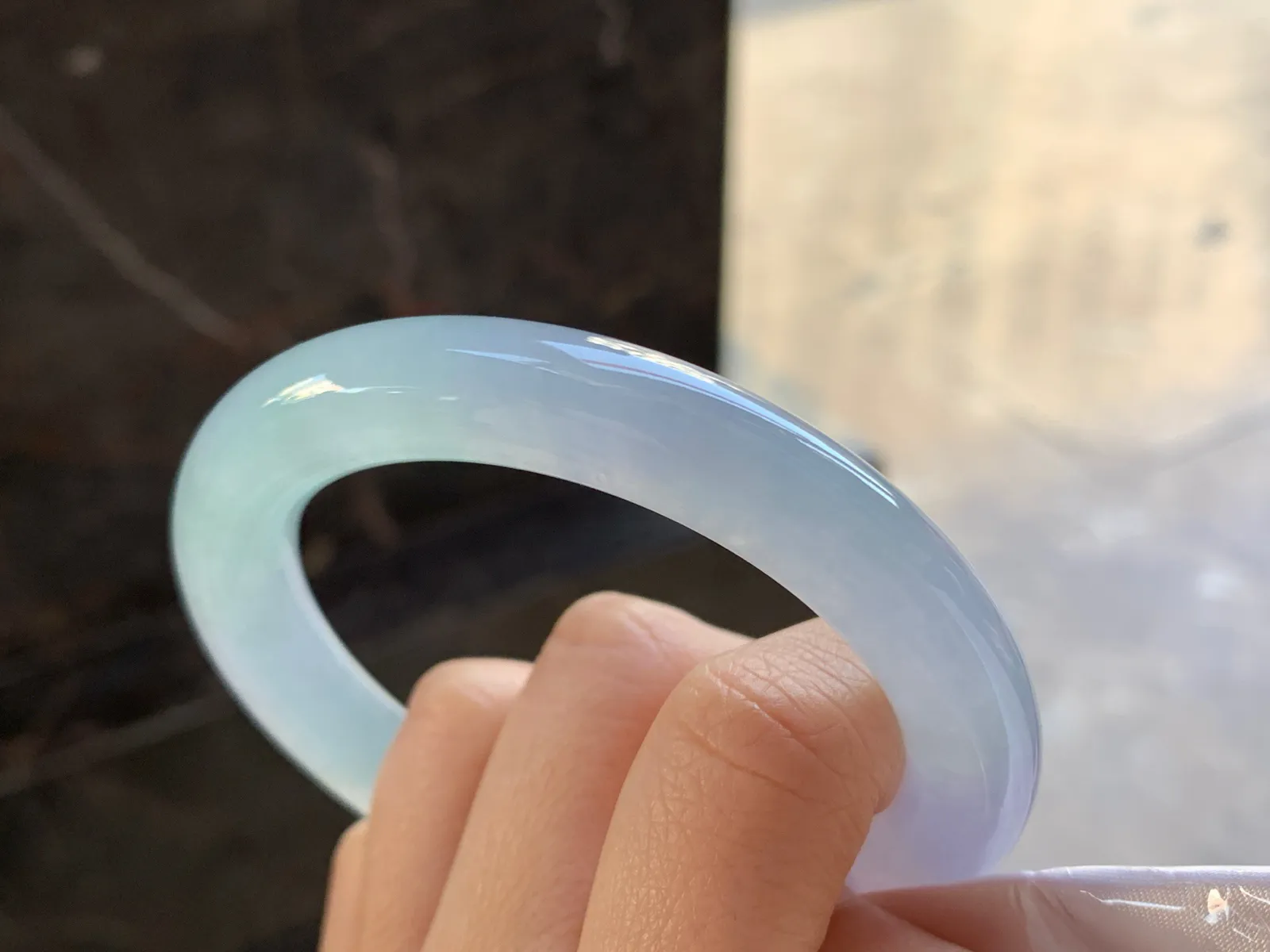 56-10.3

冰种淡春彩圆条手镯^_^冰透 清新