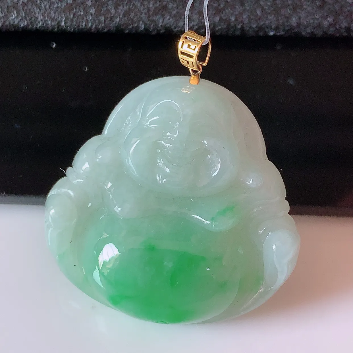 18K金镶嵌冰润飘绿翡翠佛公吊坠，玉笑佛，饱满，开脸喜庆，品佳品，配戴优雅迷人！#49.25整体29