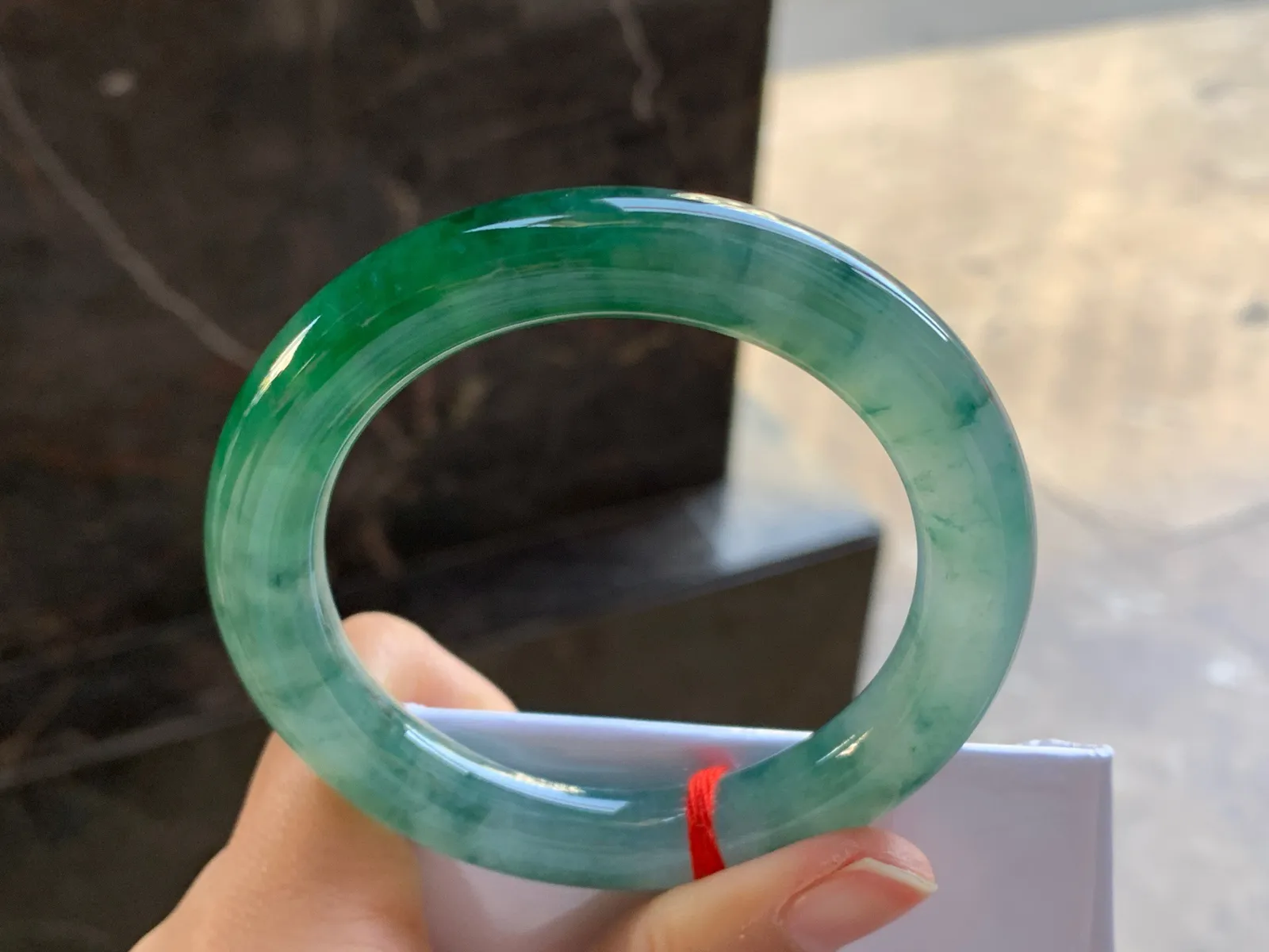 55.5-10.5

辣绿色圆条手镯^_^颜色鲜艳