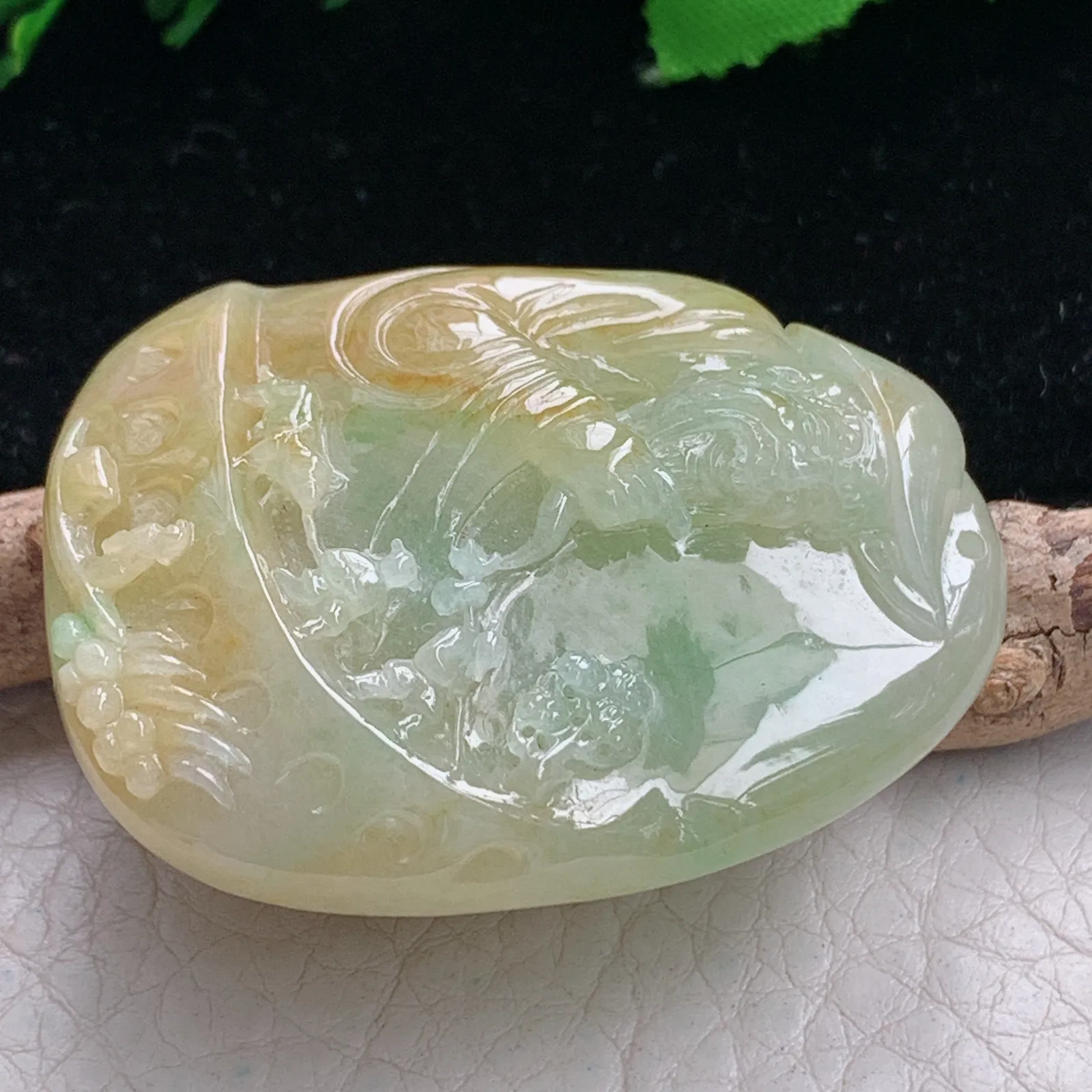 lz实拍46*35*13.5缅甸翡翠精雕黄翡普渡众生玉吊坠