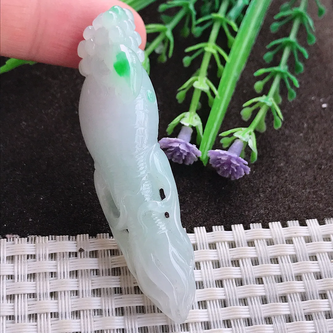 实拍A货翡翠62.7/41.8/9.6老坑精美冰润飘阳绿人参吊坠翡翠玉牌挂件