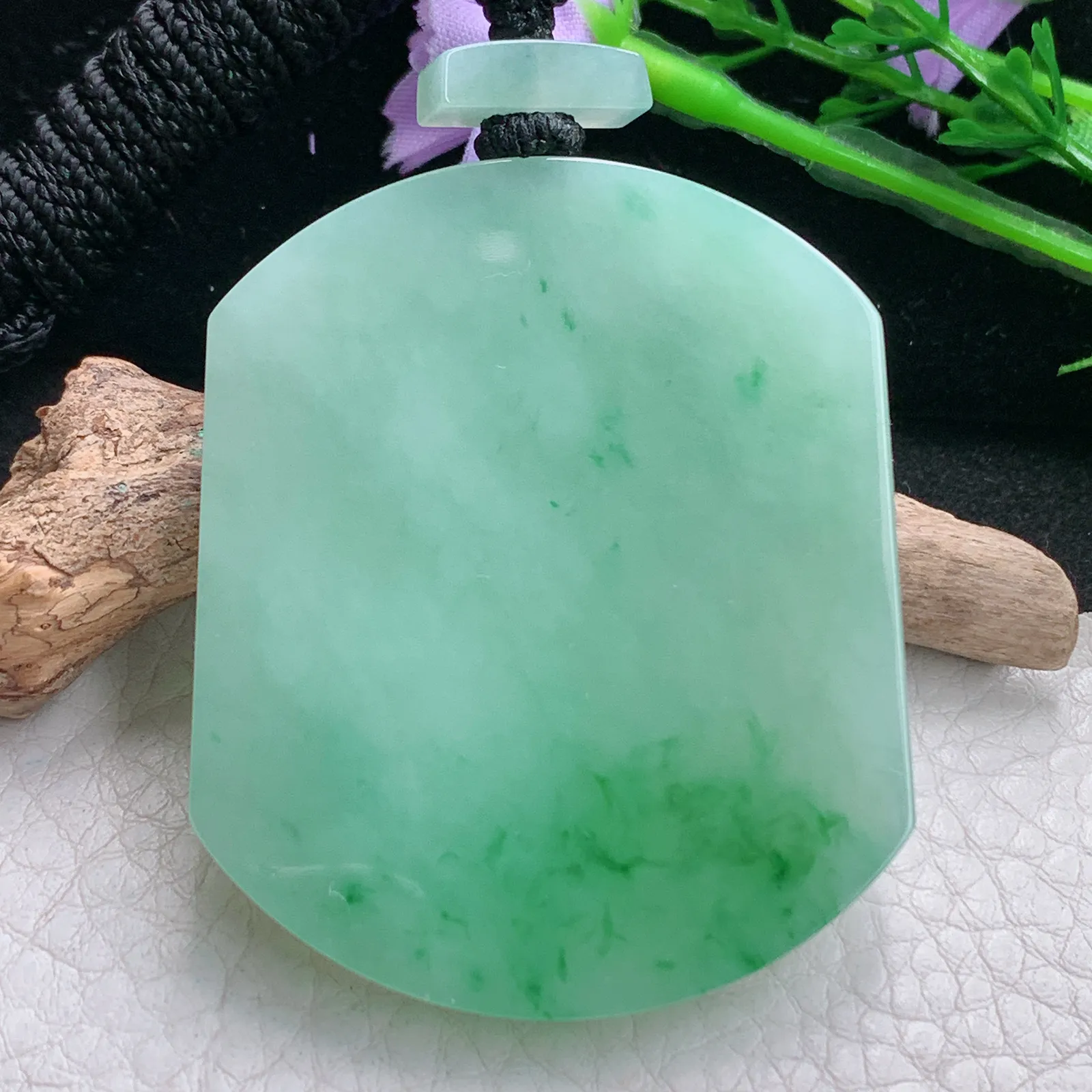 qxm实拍53.5*44*6缅甸翡翠精雕冰胶飘绿花平安无事牌玉吊坠 玉挂件