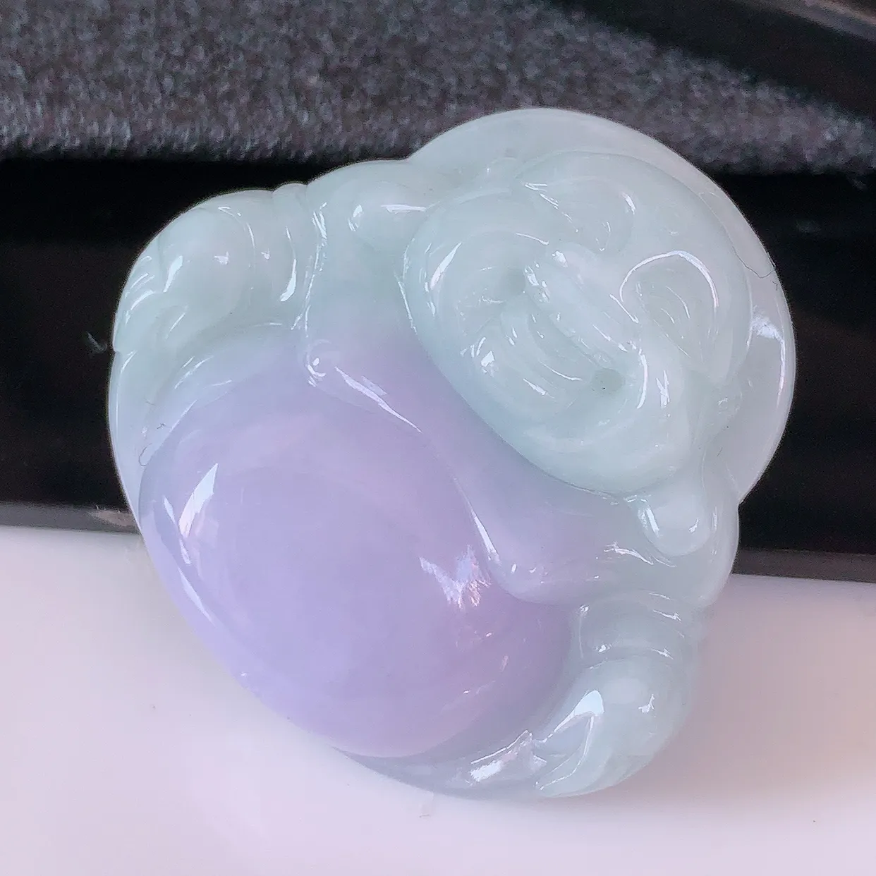 自然光实拍，冰润紫罗兰翡翠佛公吊坠，玉笑佛，饱满，开脸喜庆，配戴优雅迷人！#1.25