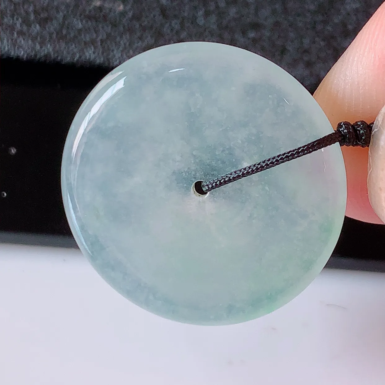 自然光实拍，冰种翡翠平安扣吊坠，翡翠平安扣，平平安安，平安扣种水很好，配戴精美！#41.25