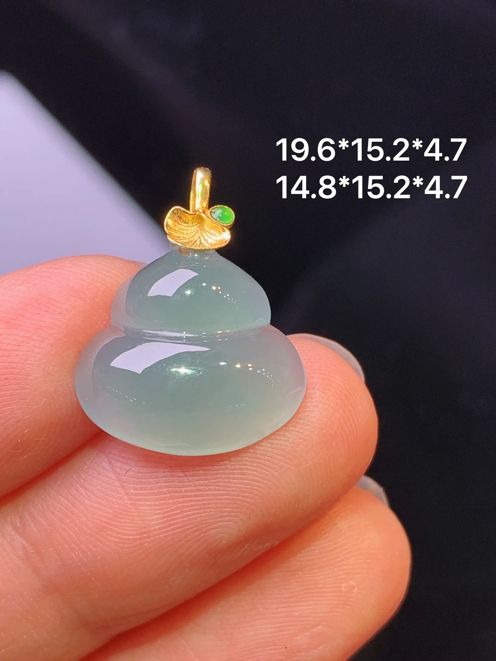 18k金镶嵌冰种葫芦吊坠 玉质细腻 色泽清新艳丽 整体尺寸19.6*15.2*4.7