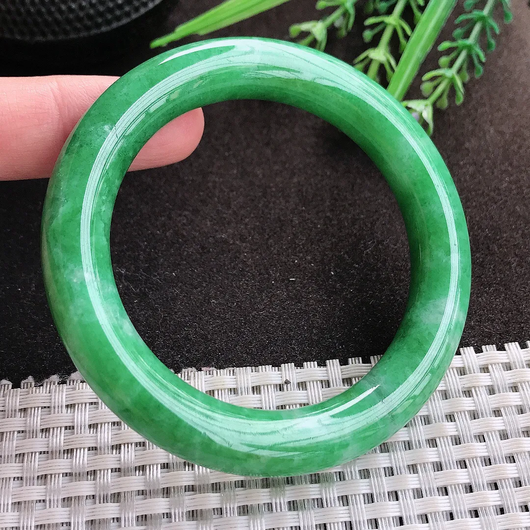 实拍A货翡翠54/10.8/10.4老坑精美满绿辣阳绿圆条手镯翡翠玉镯子平安镯