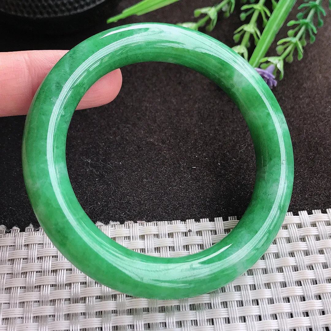 实拍A货翡翠54/10.8/10.4老坑精美满绿辣阳绿圆条手镯翡翠玉镯子平安镯