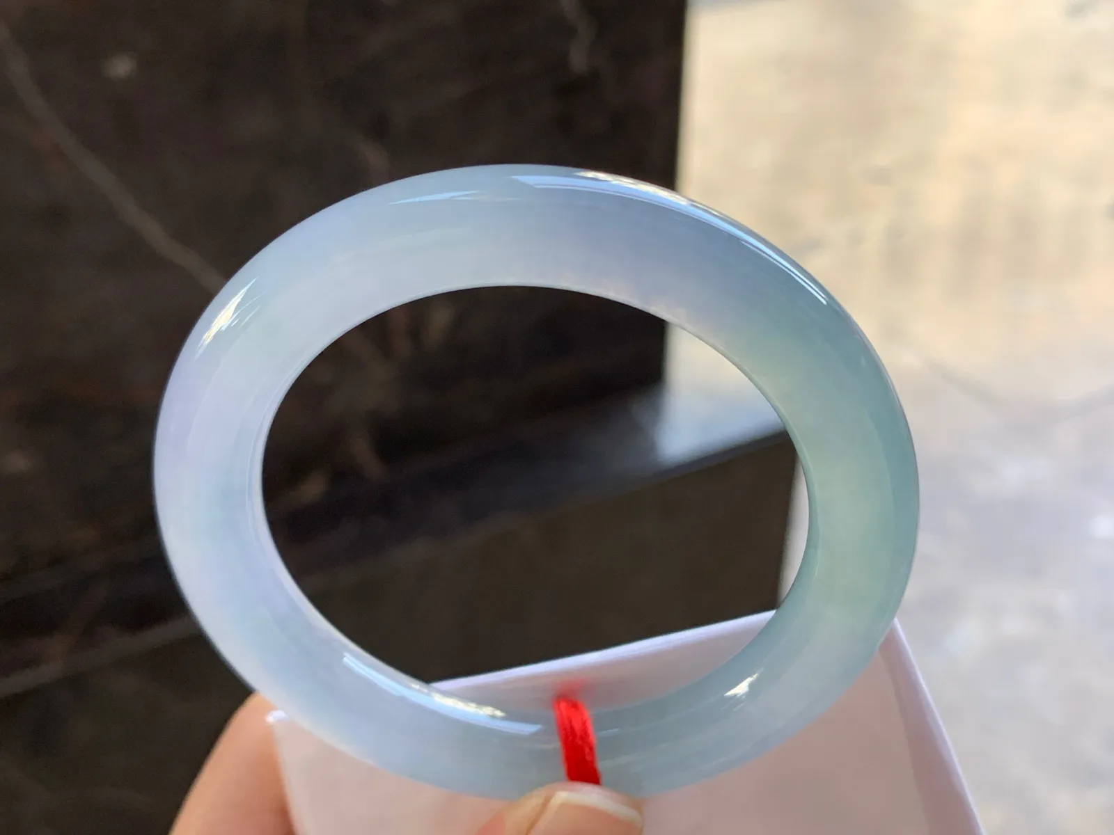 56-10.3

冰种淡春彩圆条手镯^_^冰透 清新