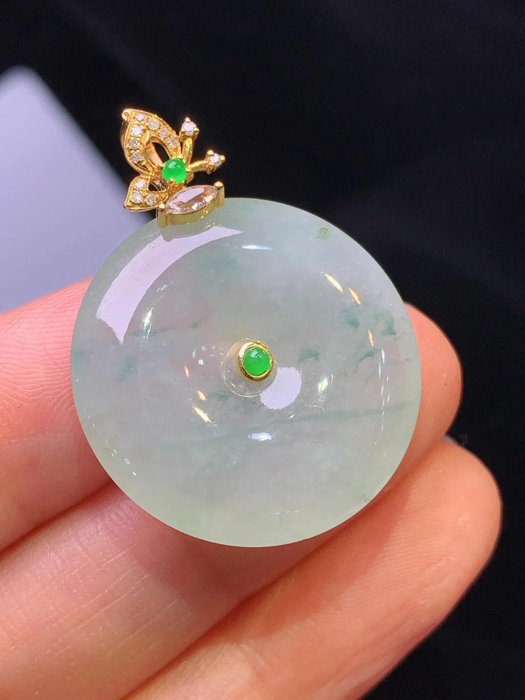 18k金钻镶嵌冰种平安扣吊坠 玉质细腻 色泽清新艳丽 整体尺寸32.2*24.6*5.5