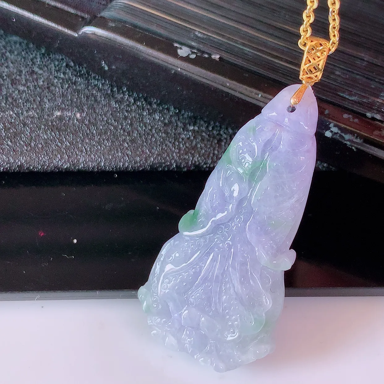 18K金镶嵌紫罗兰飘花翡翠招百财白菜吊坠，百财聚来，财源滚滚，色泽鲜艳，精工水润的白菜，性价比高！#1.25