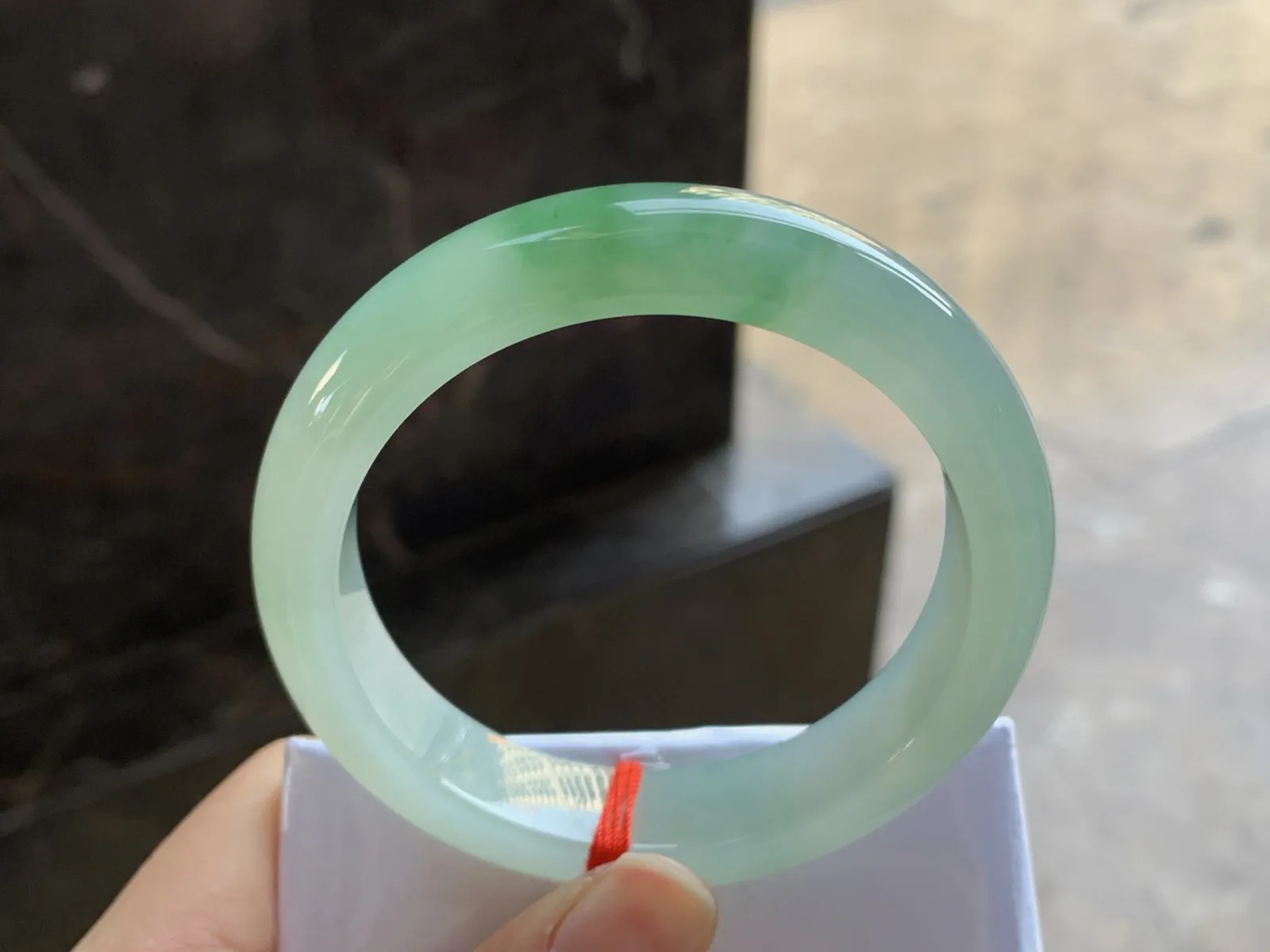 53-12.9-8.4

绿花手镯^_^玉质温润