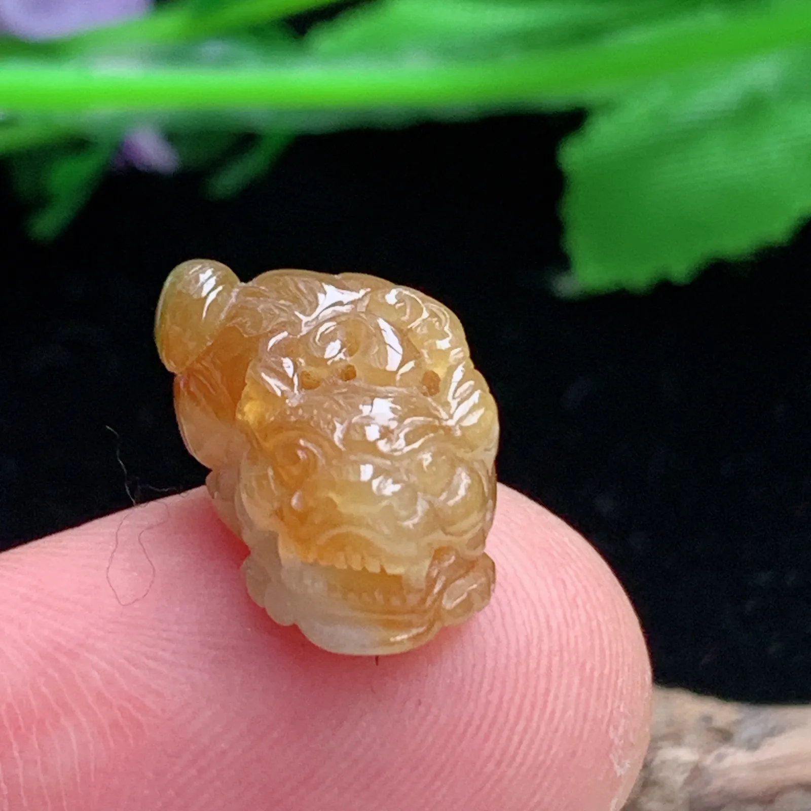 lz实拍16.5*10*8缅甸翡翠精雕冰黄双彩小貔貅吊坠 招财玉坠