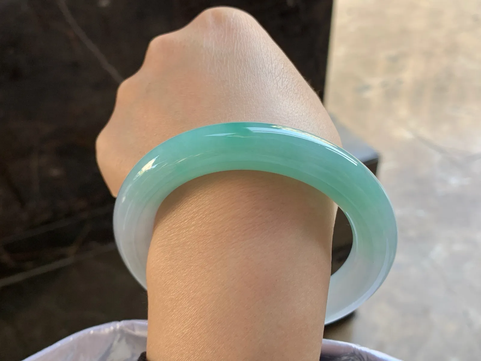 57-12

蓝底圆条手镯^_^细腻