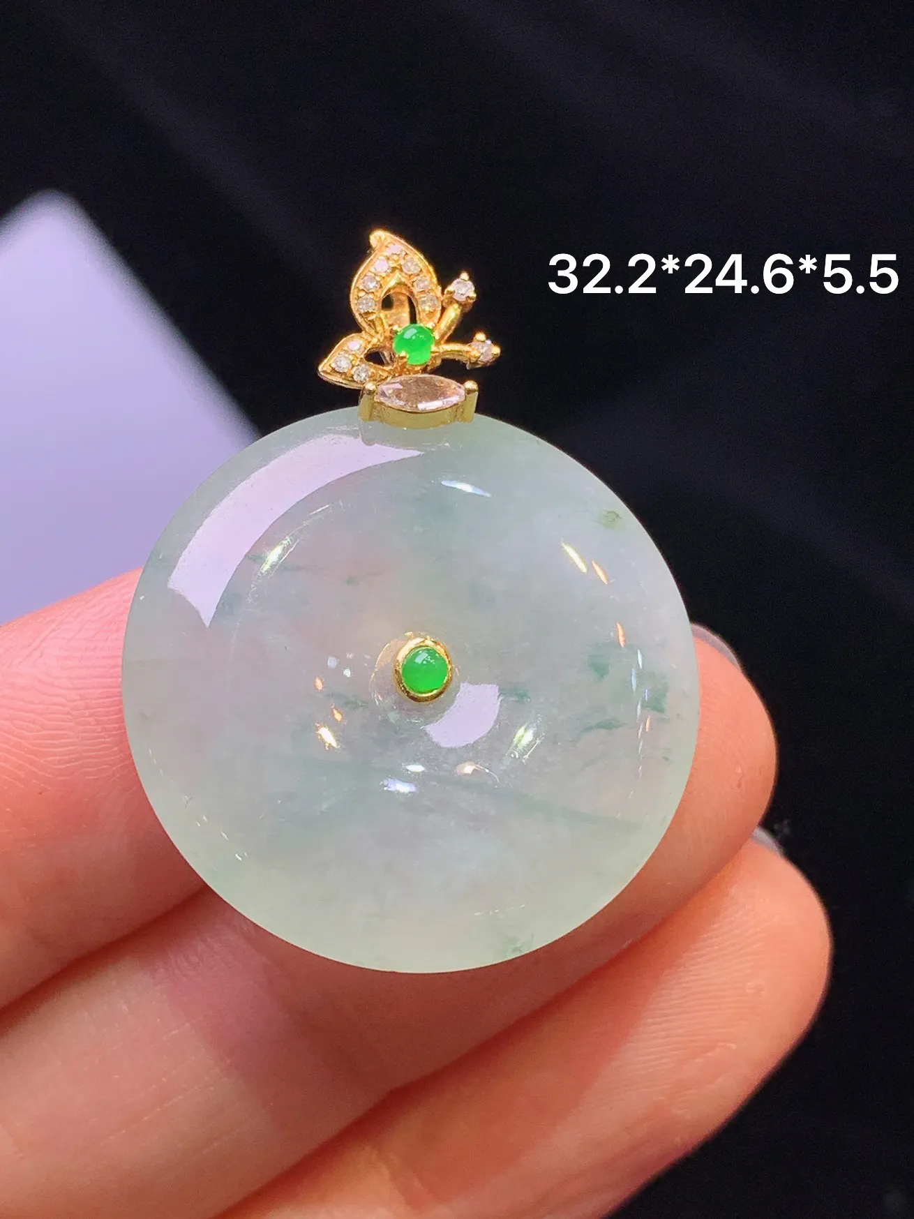18k金钻镶嵌冰种平安扣吊坠 玉质细腻 色泽清新艳丽 整体尺寸32.2*24.6*5.5