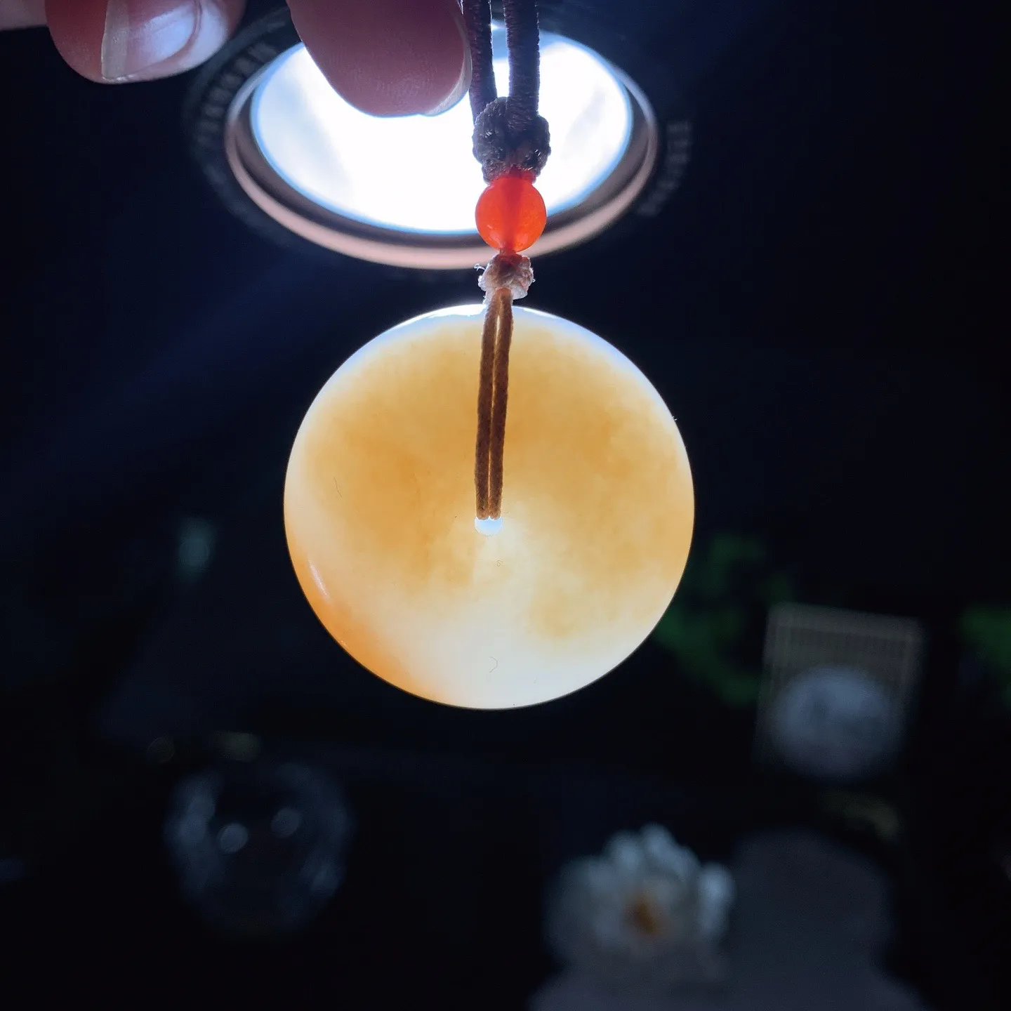 新疆和田玉且末糖平安扣挂件 尺寸30/13重25.5克 玉质细腻油润。手推出油。佩高端典雅。lt260130