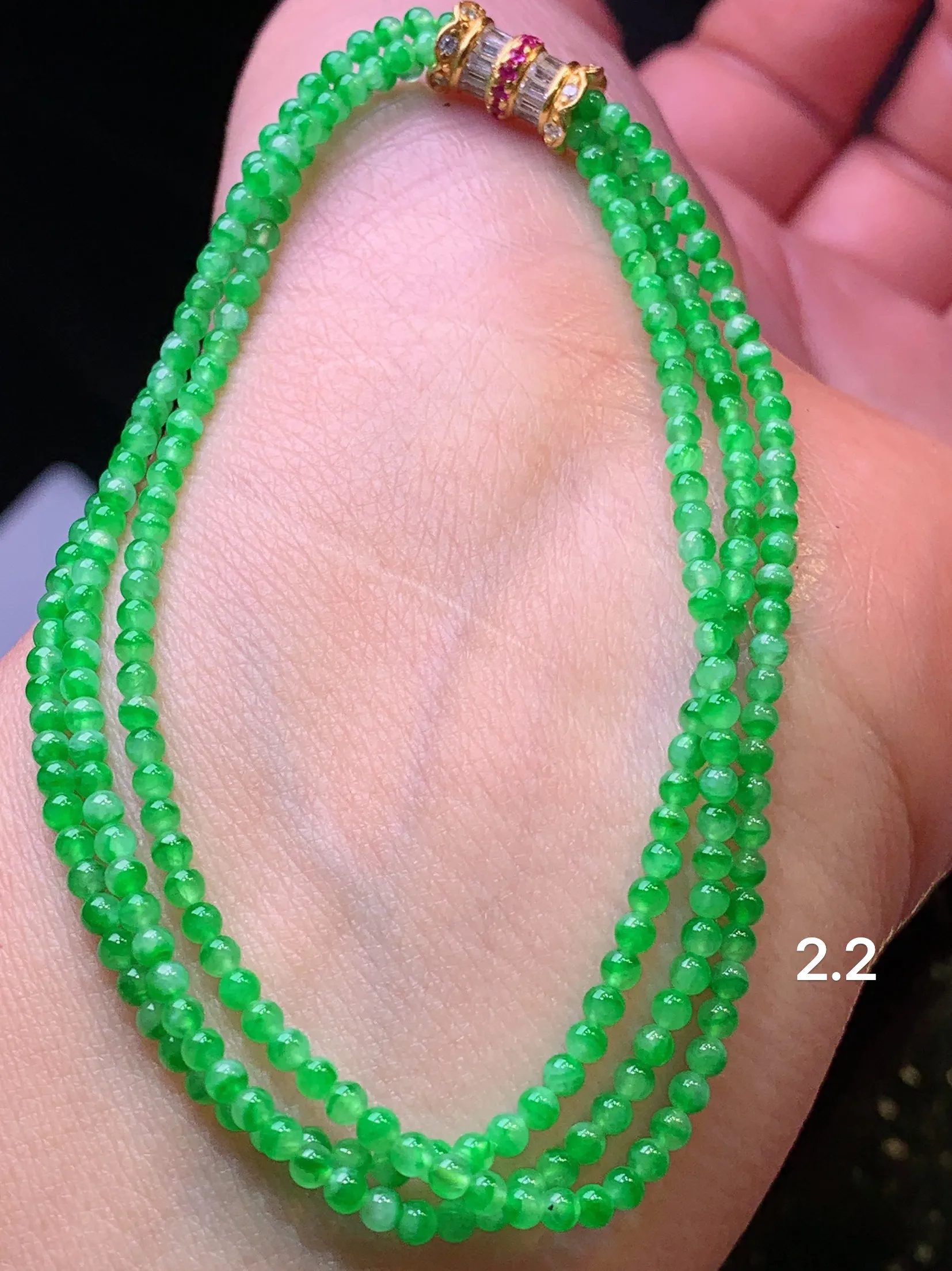 翠绿小米珠手链 玉质细腻 色泽清新艳丽 整体尺寸2.2