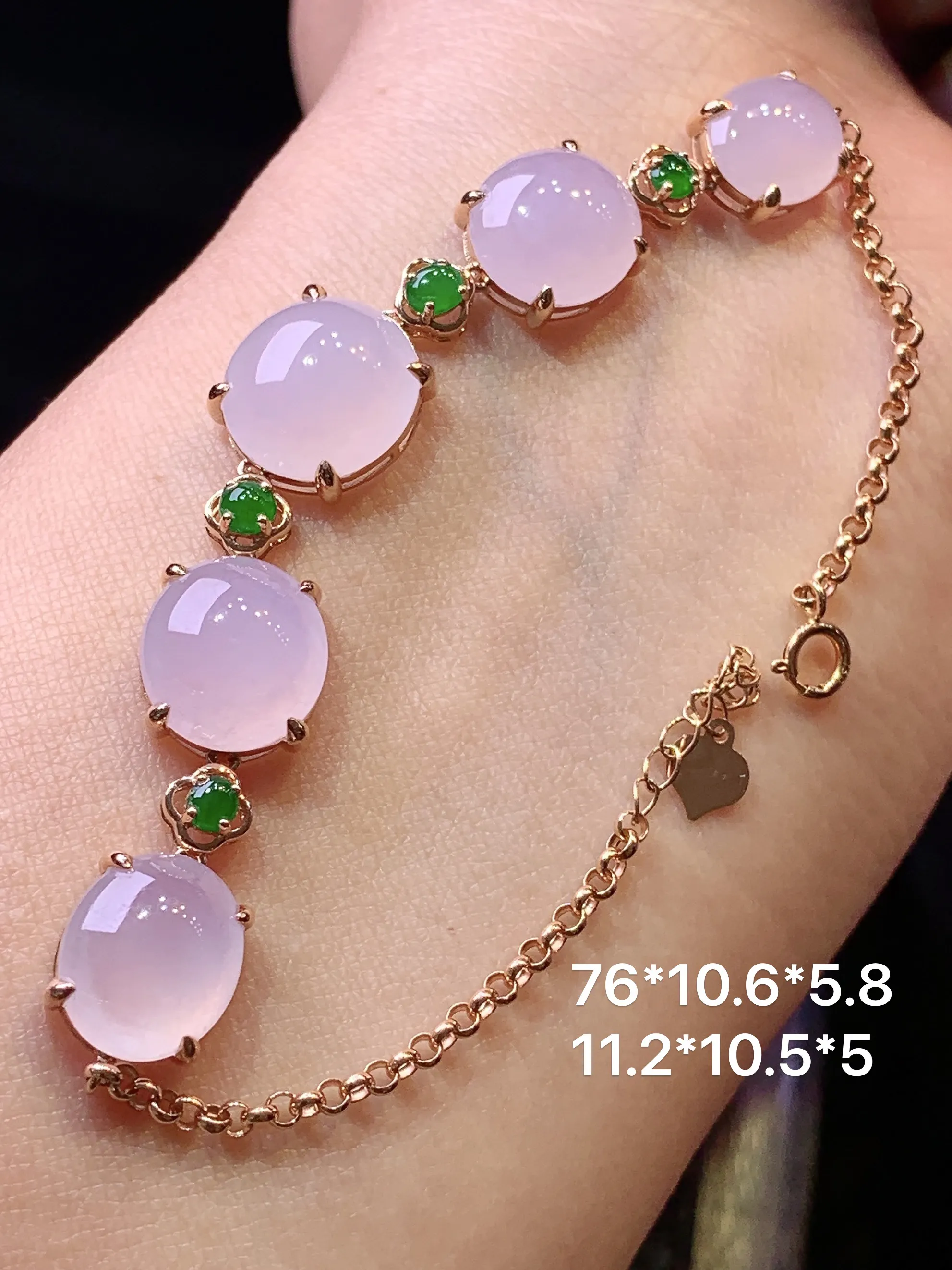 18k金镶嵌粉紫罗兰蛋面手链 玉质细腻 色泽清新艳丽 整体尺寸76*10.6*5.8