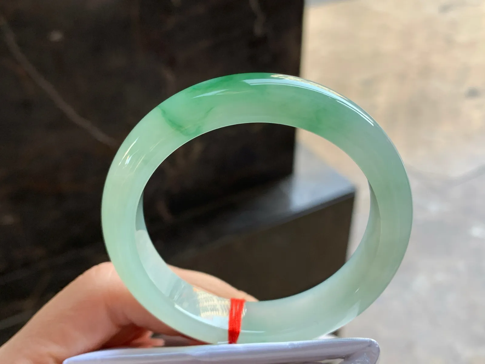 53-12.9-8.4

绿花手镯^_^玉质温润