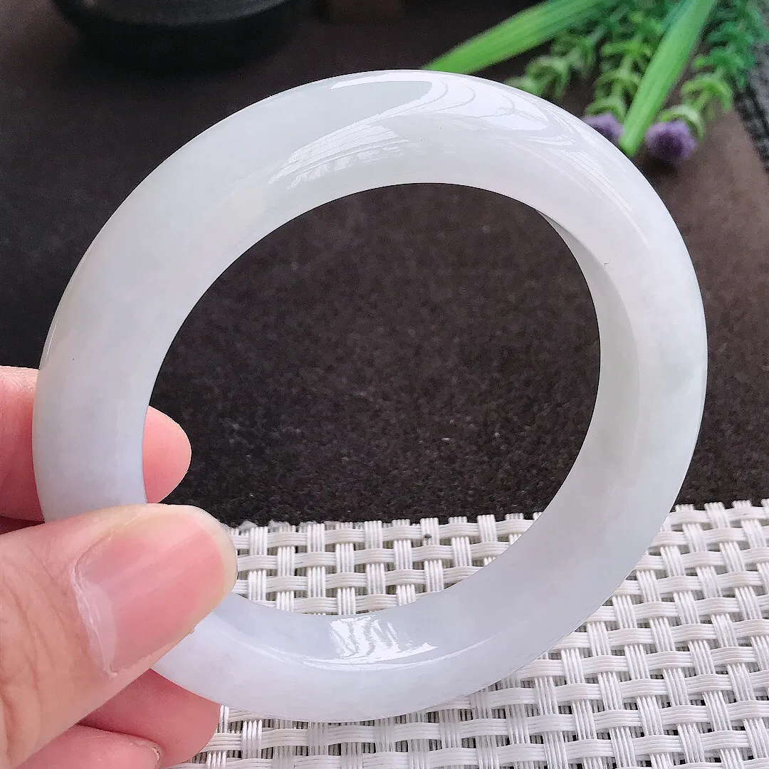 实拍A货翡翠58/12.8/10.6老坑冰纯起胶月光白手镯翡翠玉镯子平安镯