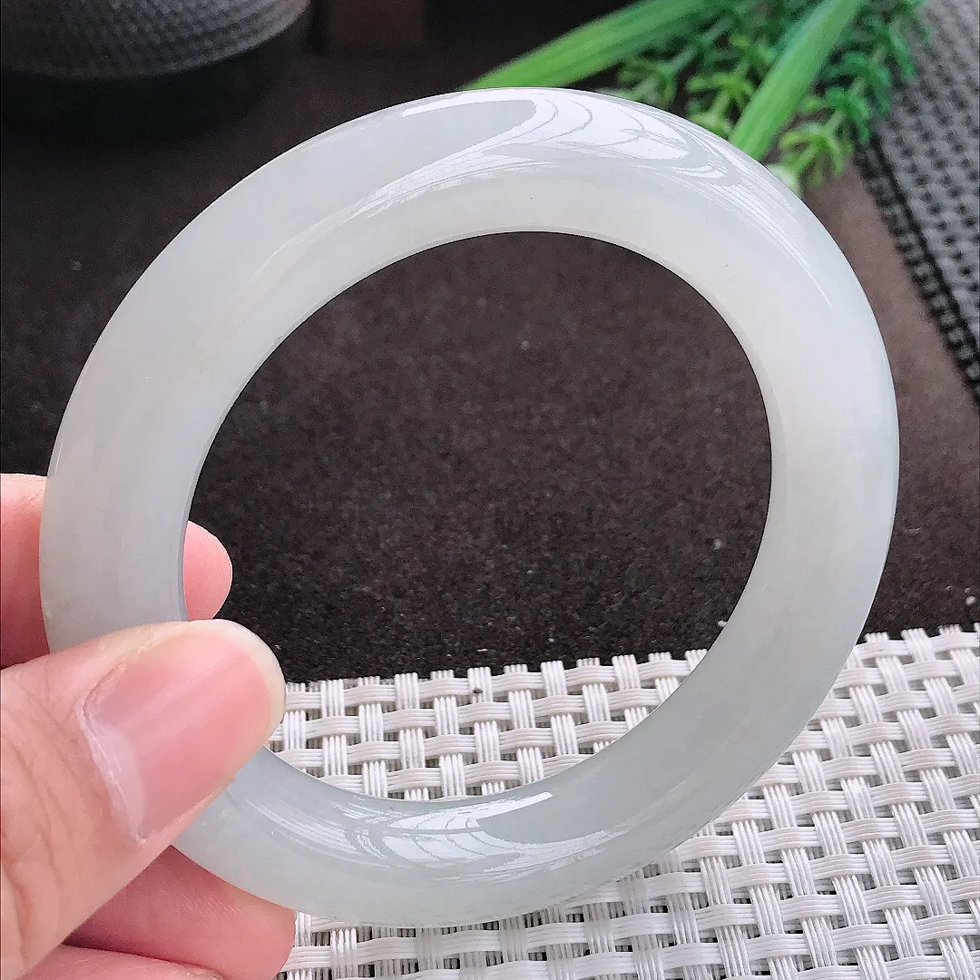 实拍A货翡翠56.5/11.7老坑冰纯起胶月光白胖圆条手镯翡翠玉镯子平安镯