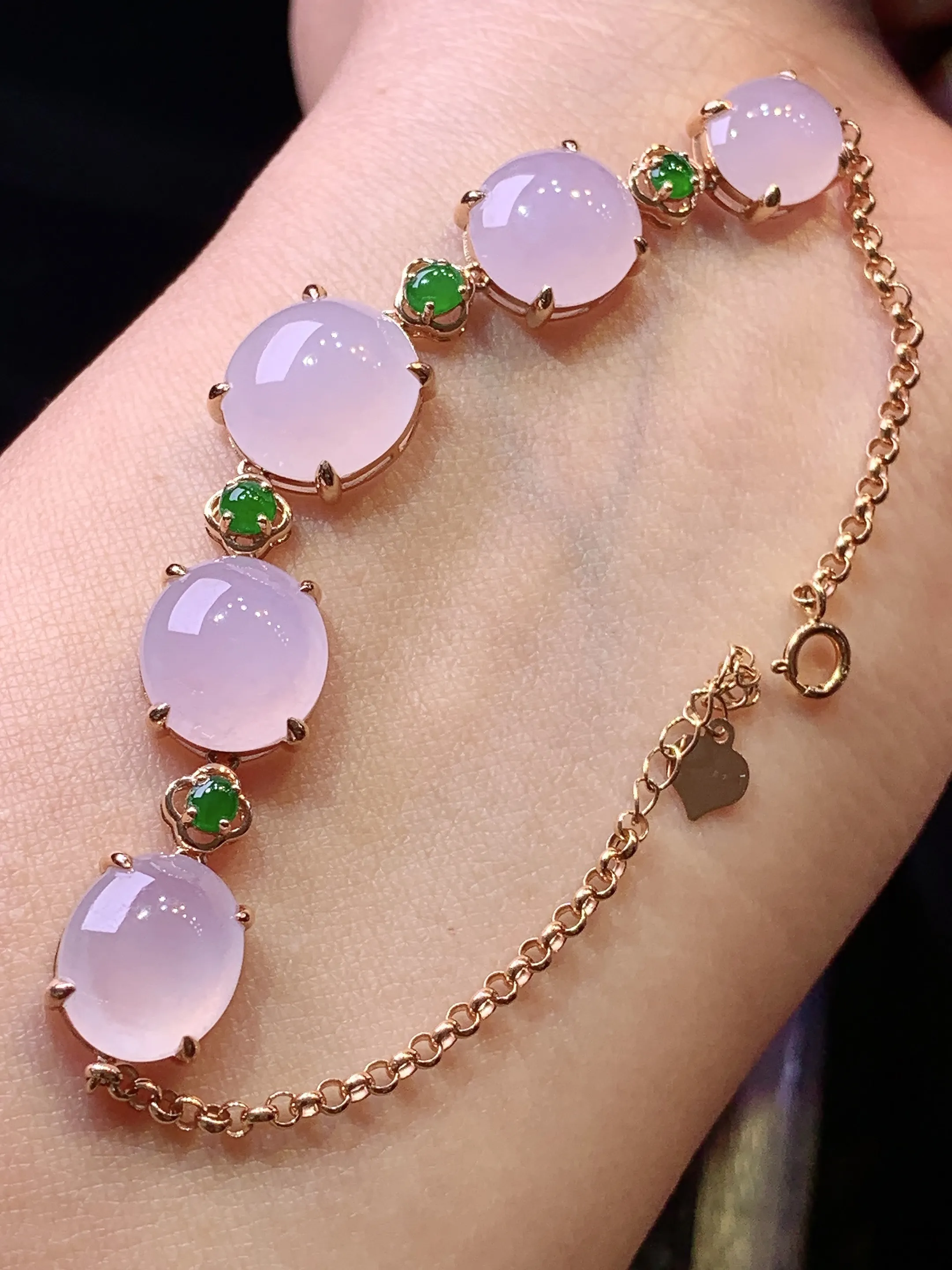 18k金镶嵌粉紫罗兰蛋面手链 玉质细腻 色泽清新艳丽 整体尺寸76*10.6*5.8