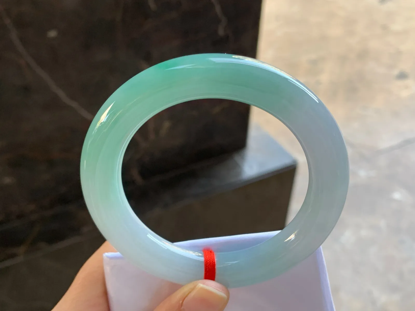 57-12

蓝底圆条手镯^_^细腻