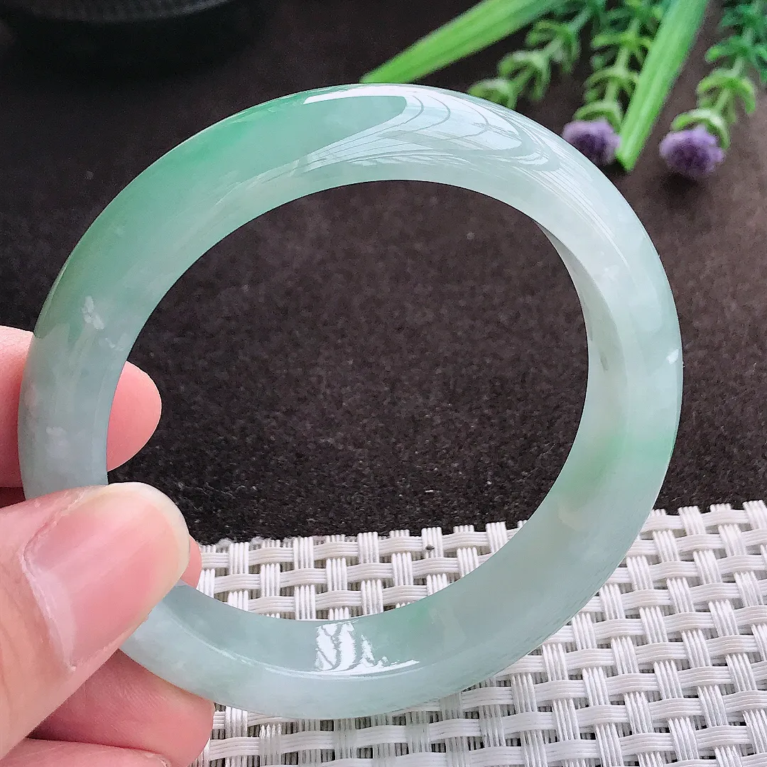 实拍A货翡翠55/12.6/8.3老坑冰胶水灵飘阳绿手镯翡翠玉镯子平安镯