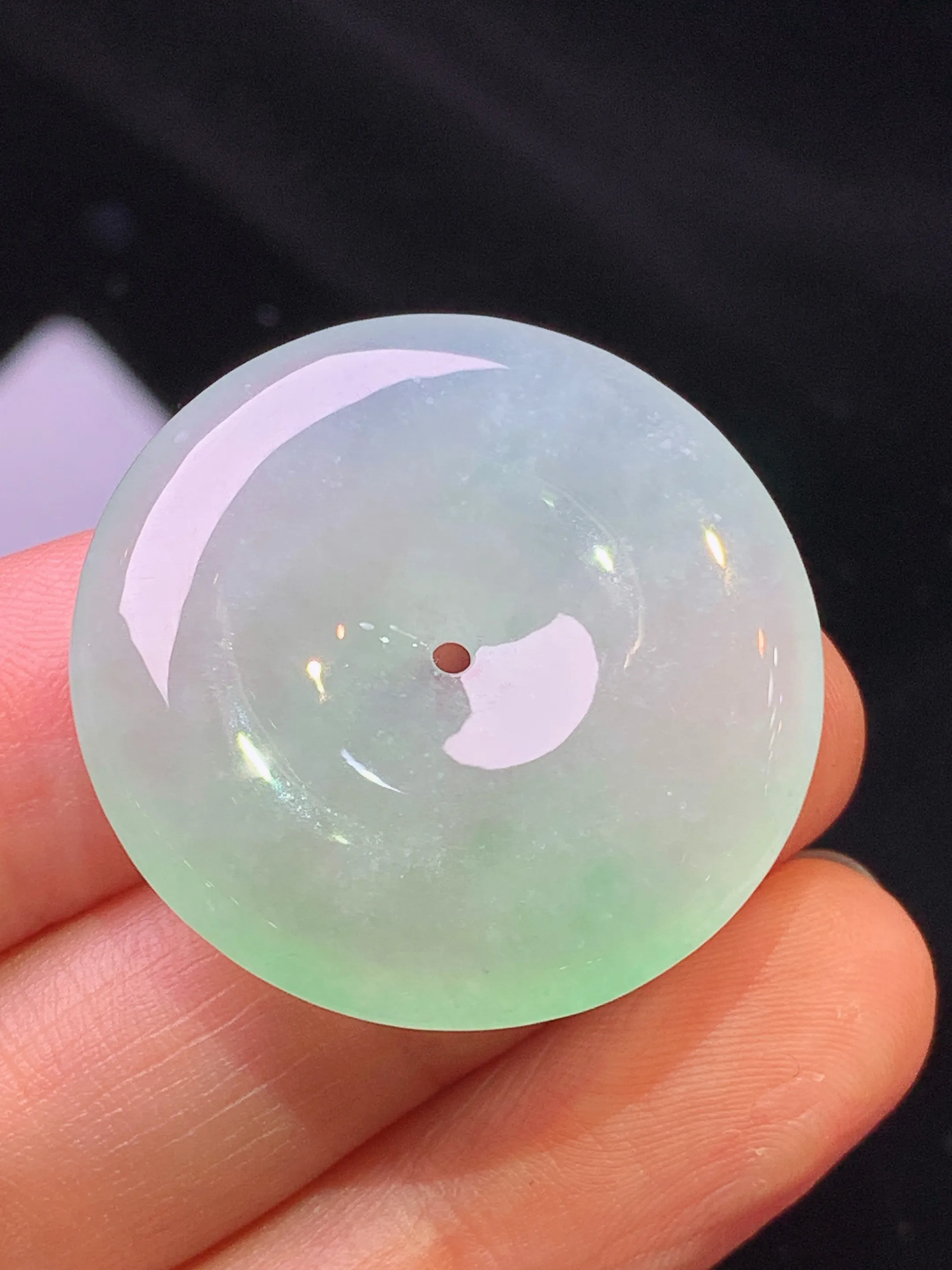 冰种飘绿平安扣吊坠 玉质细腻 色泽清新艳丽 整体尺寸30*5.7