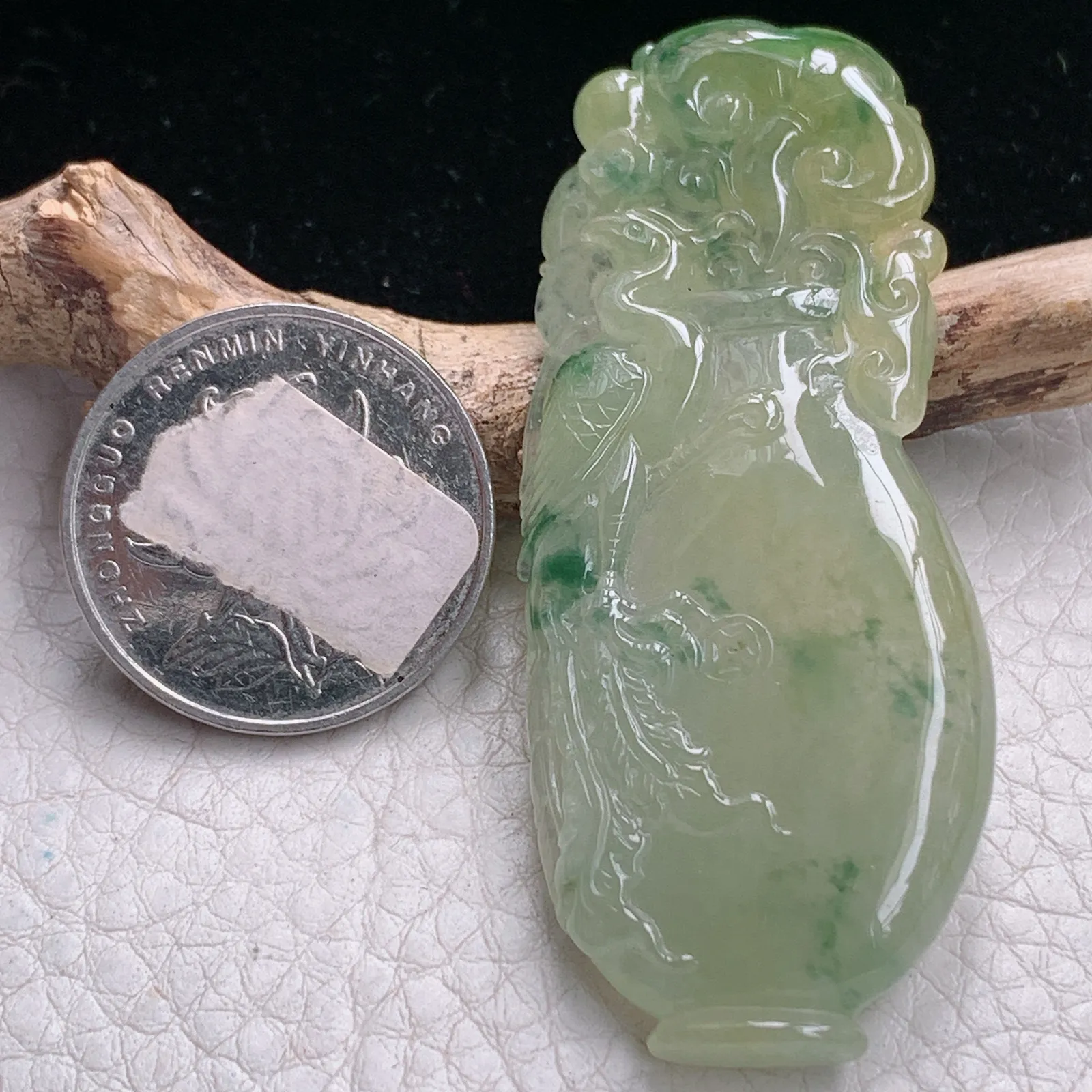 lz实拍62.6*25.8*6缅甸翡翠精雕冰黄翡飘花花瓶吊坠平平安安玉坠