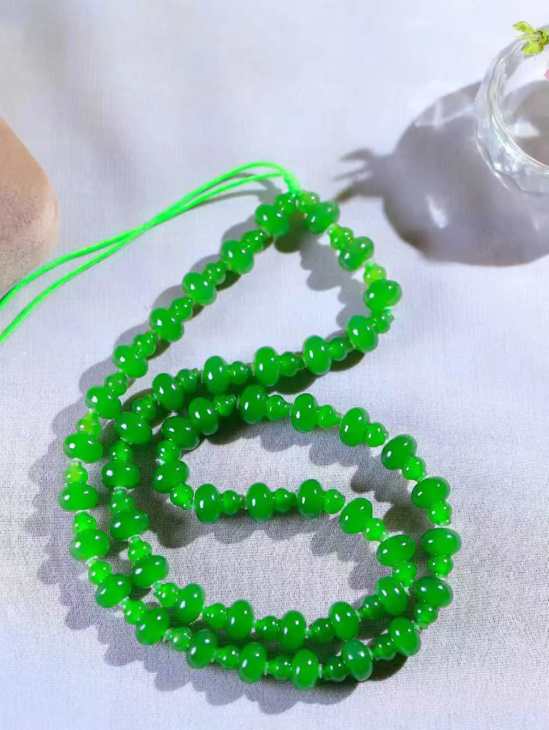 【福禄.挂链】

精品和田玉碧玉葫芦挂链，玉质细腻油润，造型饱满圆润，手感上佳。精工雕刻，葫芦取其谐音福禄，寓意子孙万代，葫芦通“福禄”，祈福平安，福禄齐康，静心洗凡尘。尺寸取一9.7-8mm 重35.8克 23102469A