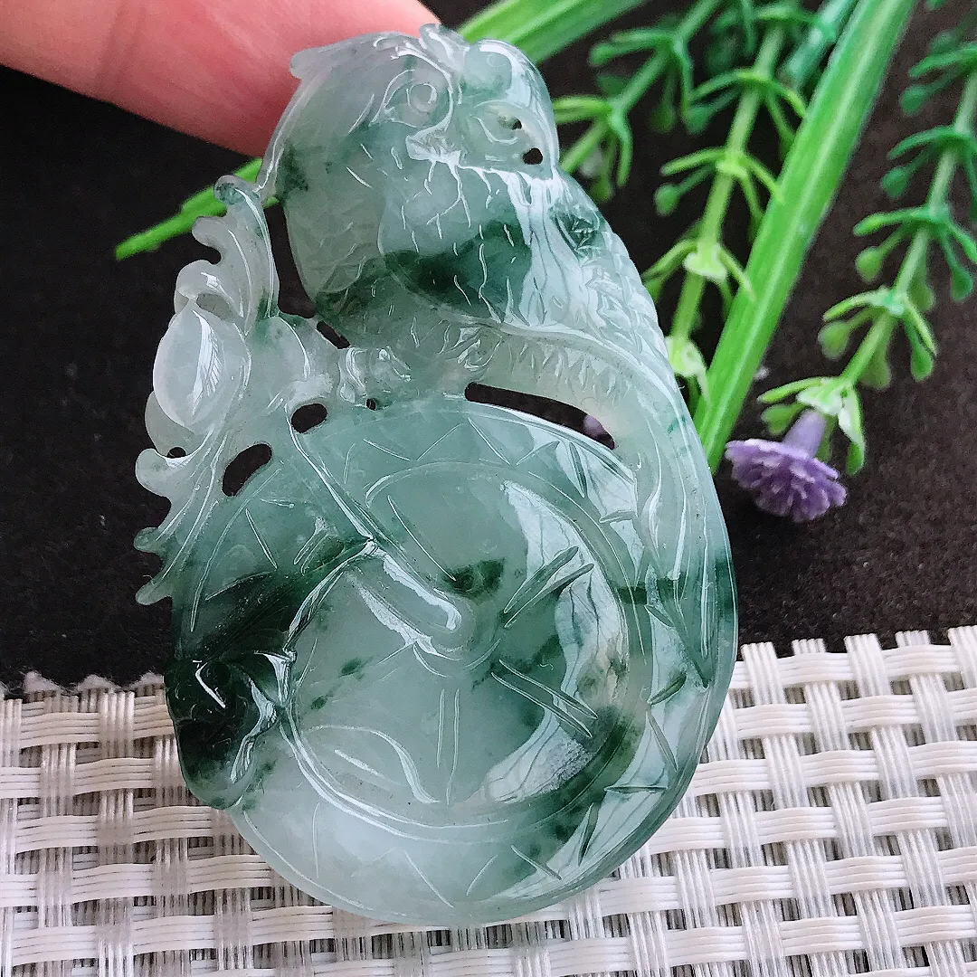 实拍A货翡翠62.7/41.8/9.6老坑冰润起胶飘花英明神武鹦鹉吊坠翡翠玉牌挂件